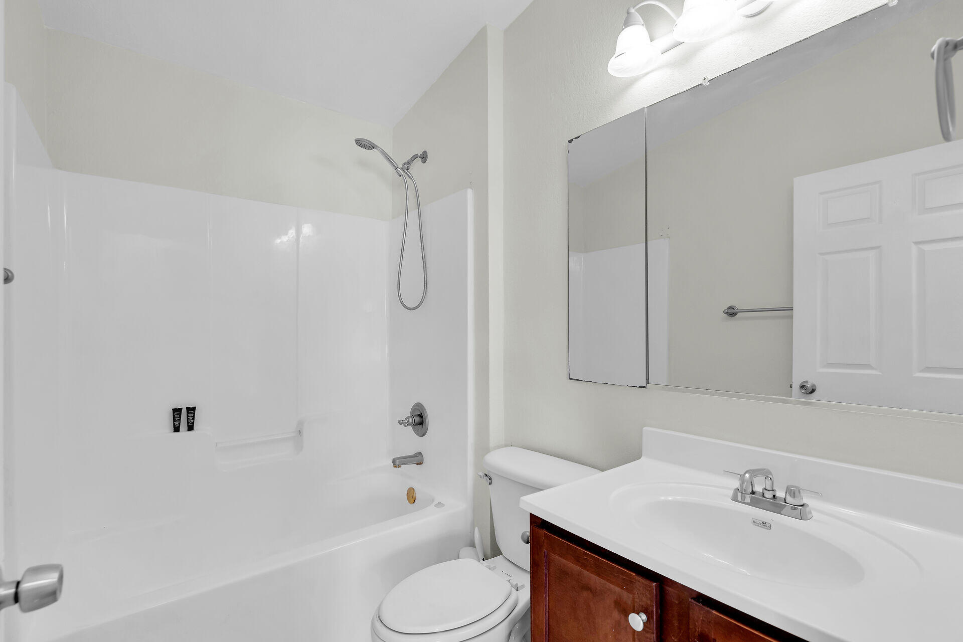 496 James Avenue Property Photo 18