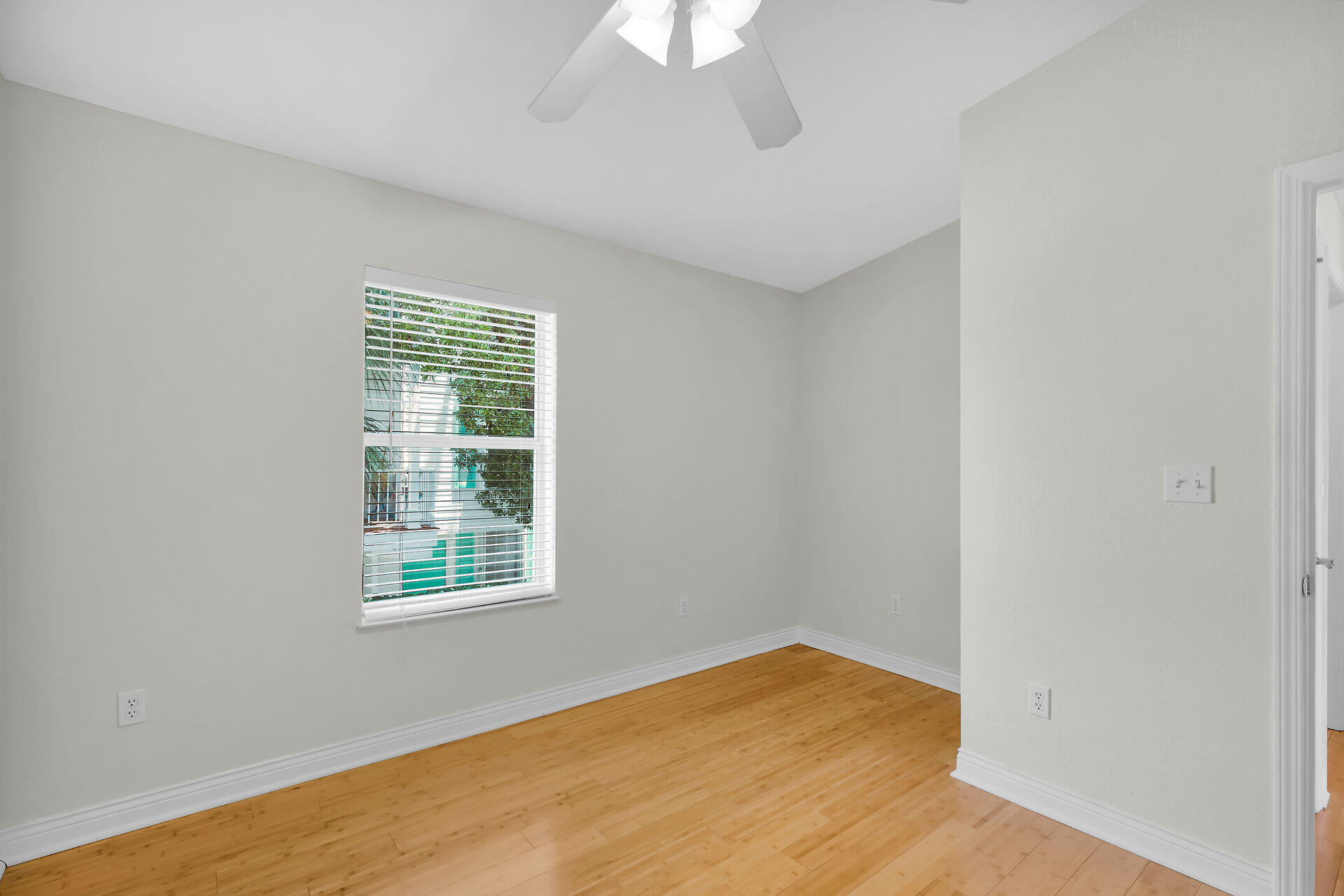 496 James Avenue Property Photo 19