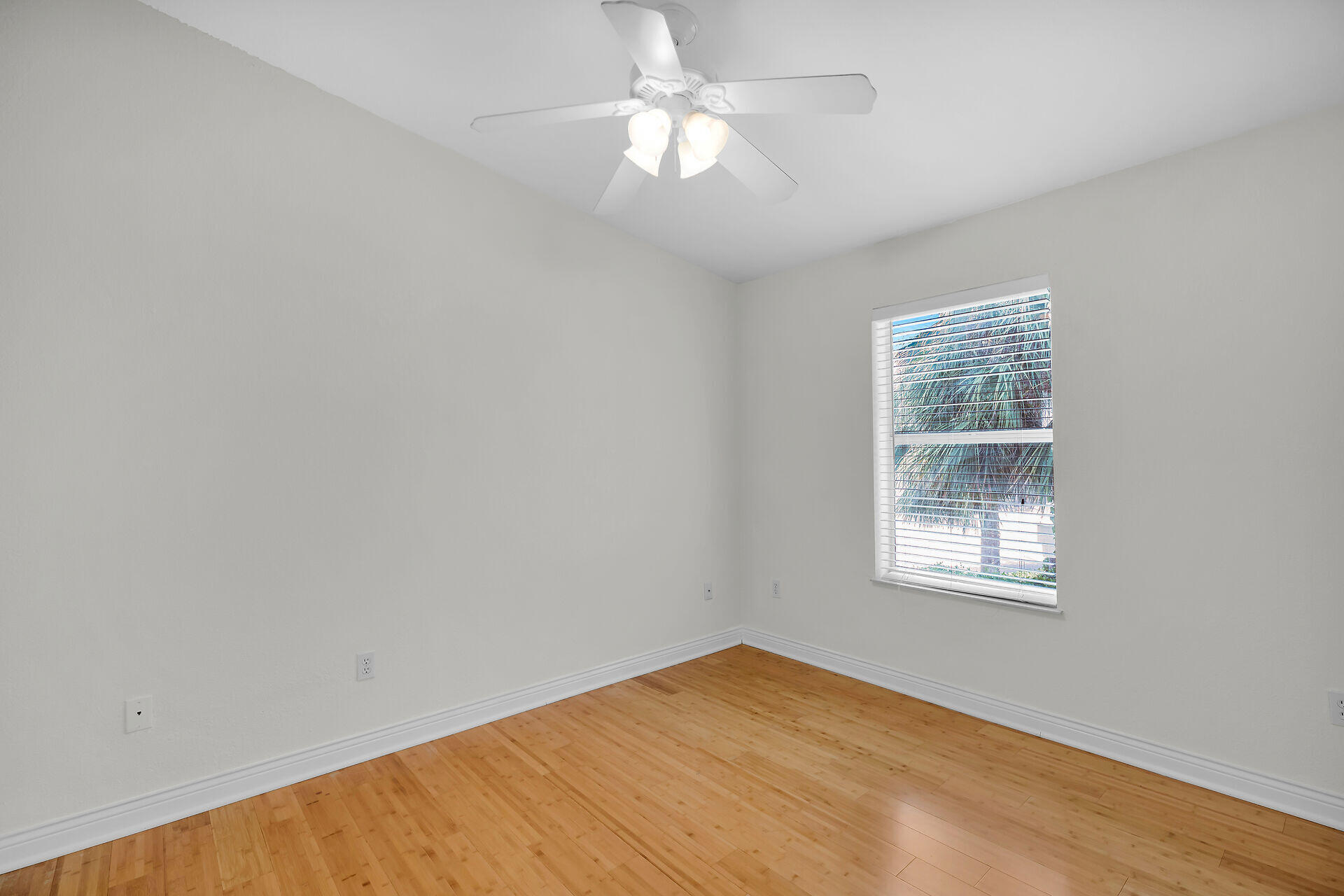 496 James Avenue Property Photo 20