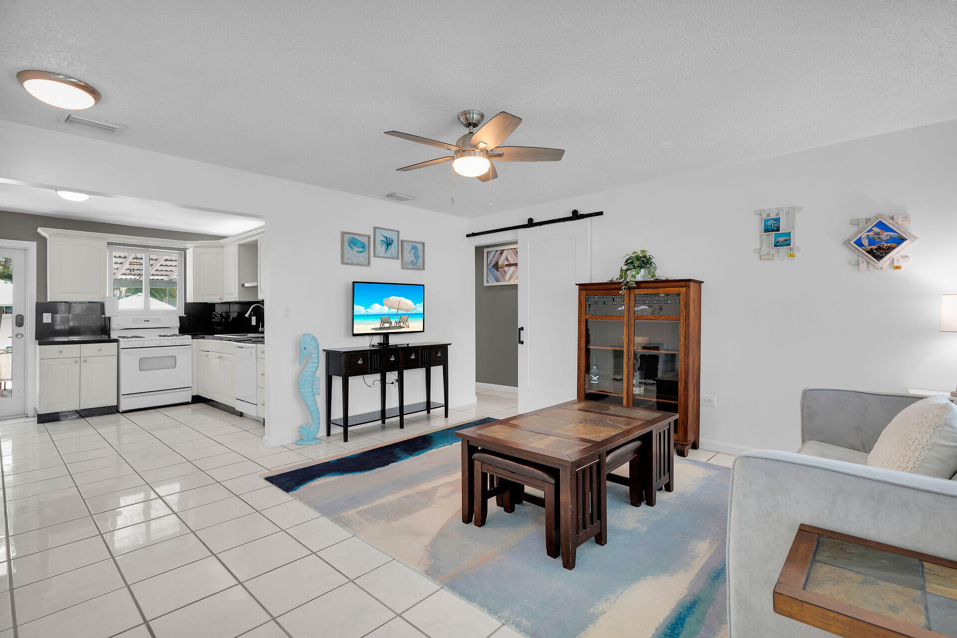 19 Se Marlin Avenue Property Photo 10
