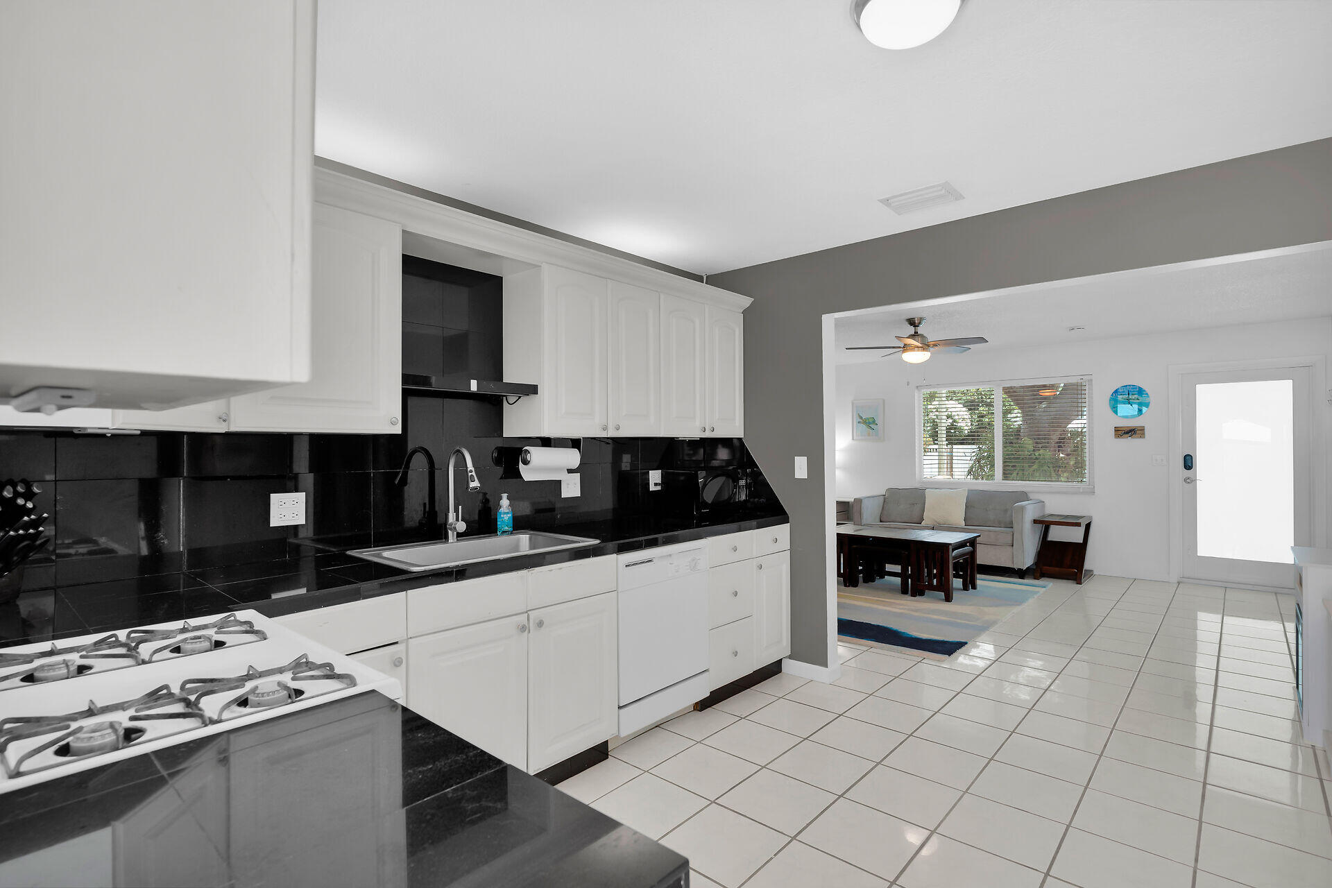 19 Se Marlin Avenue Property Photo 15