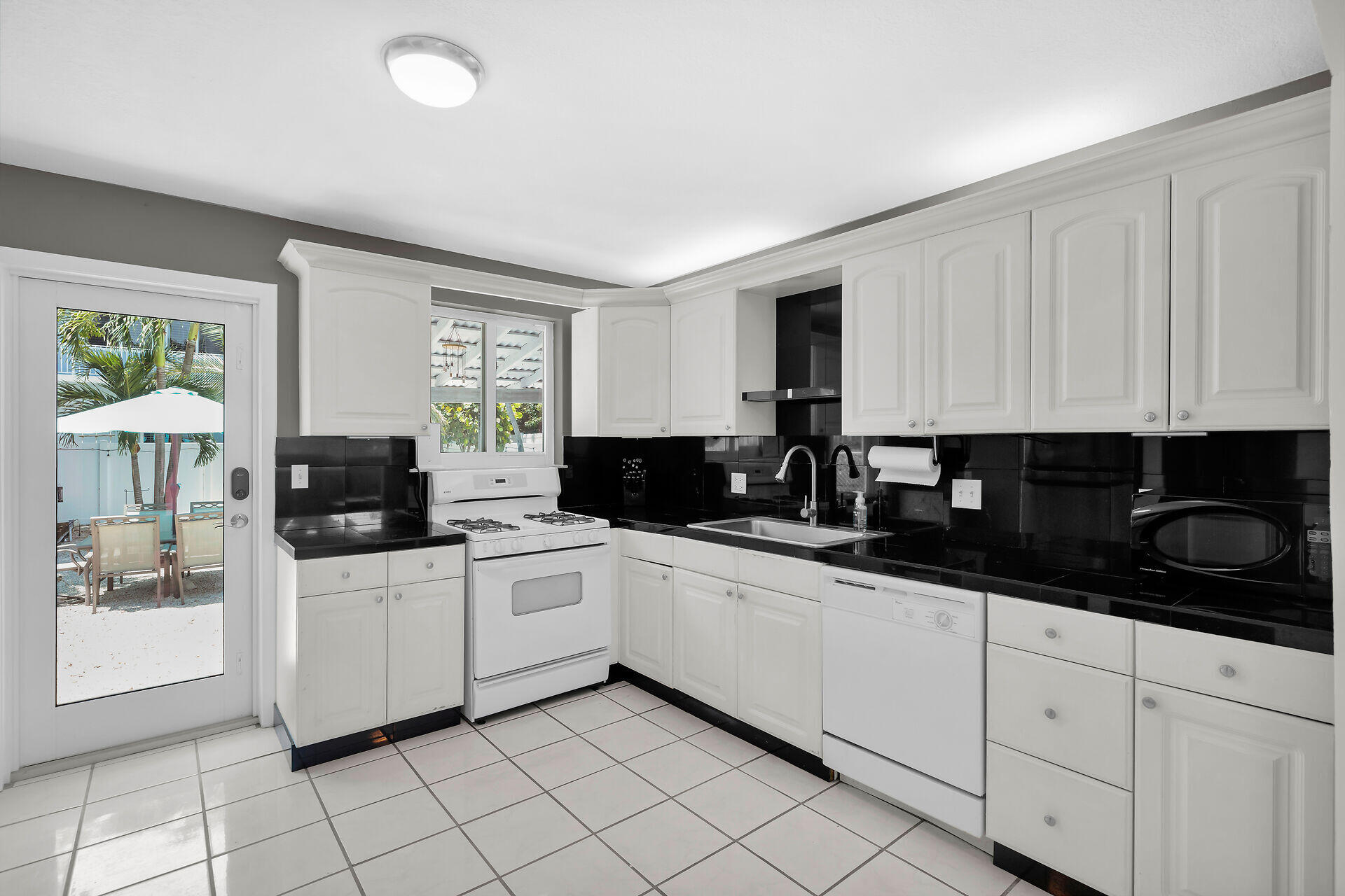 19 Se Marlin Avenue Property Photo 16