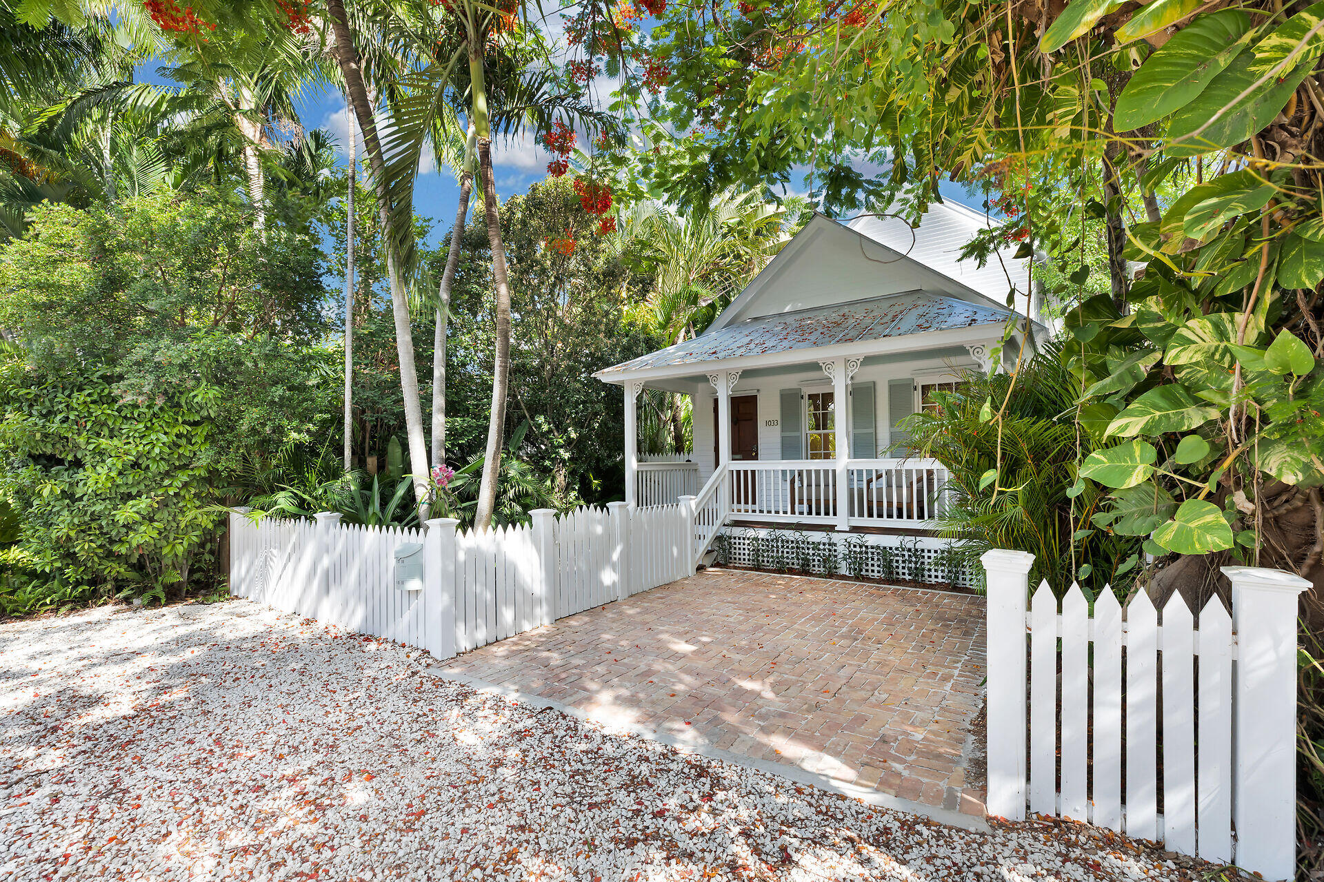 1033 Catherine Street Property Photo 2