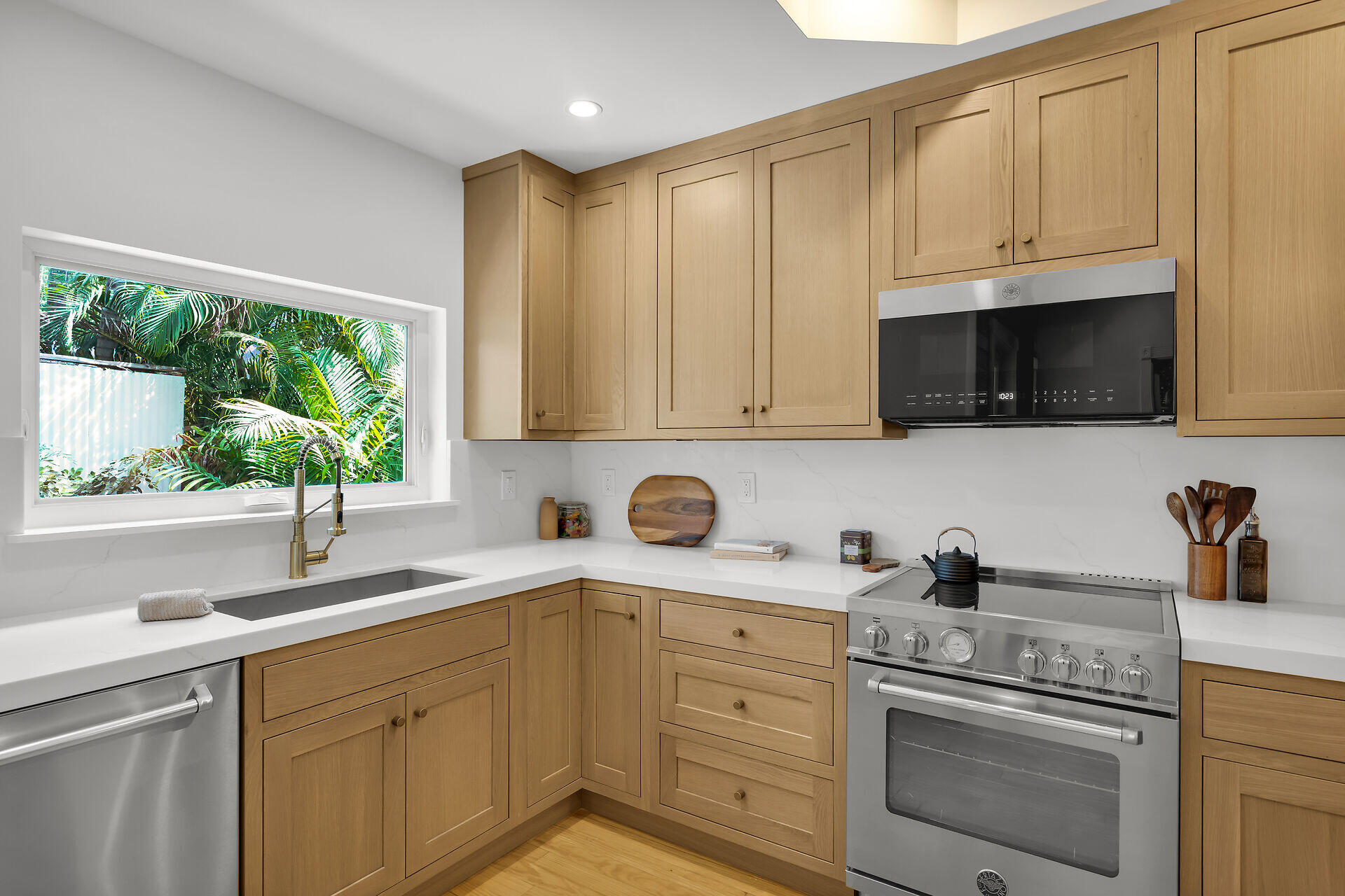 1033 Catherine Street Property Photo 10