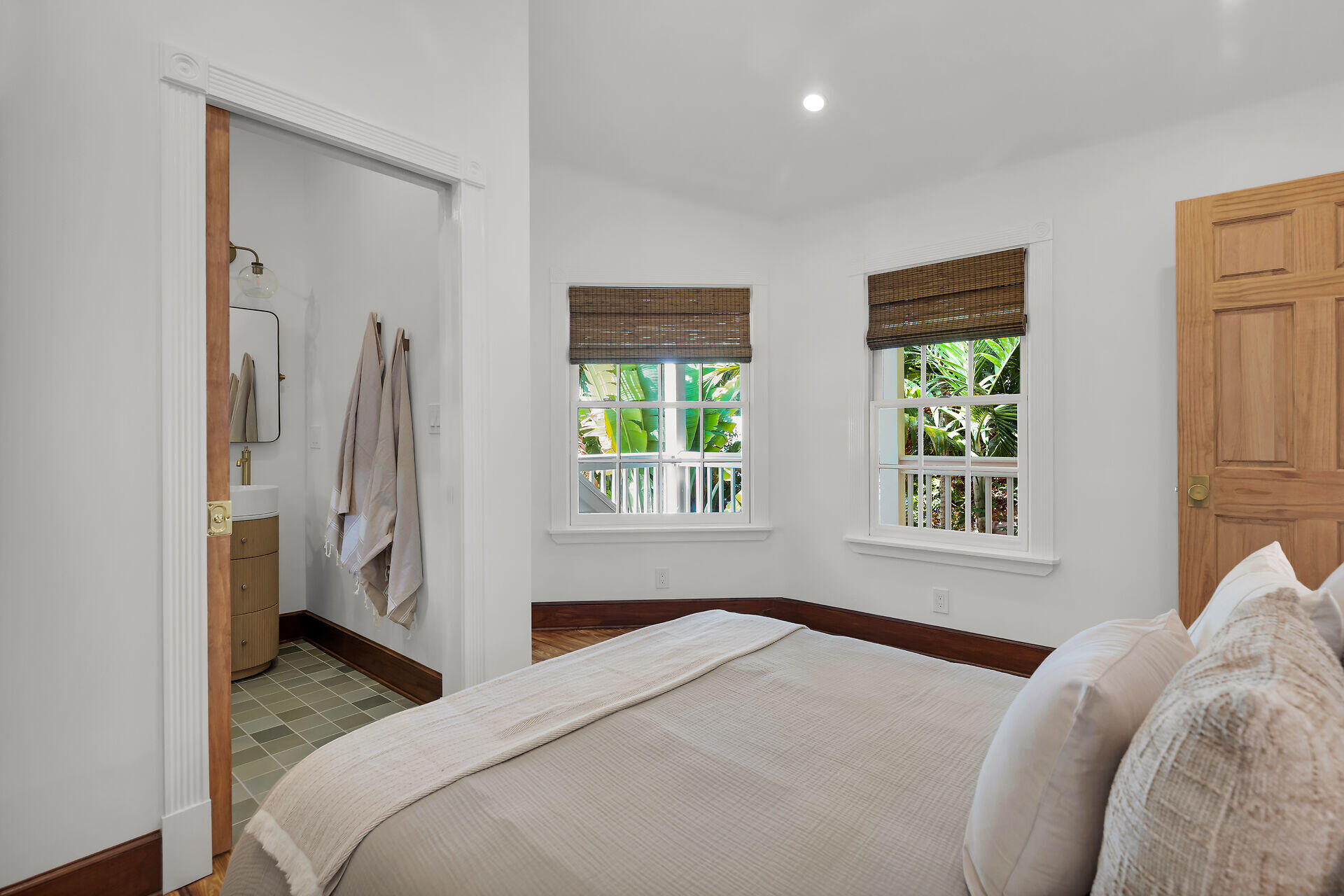 1033 Catherine Street Property Photo 23