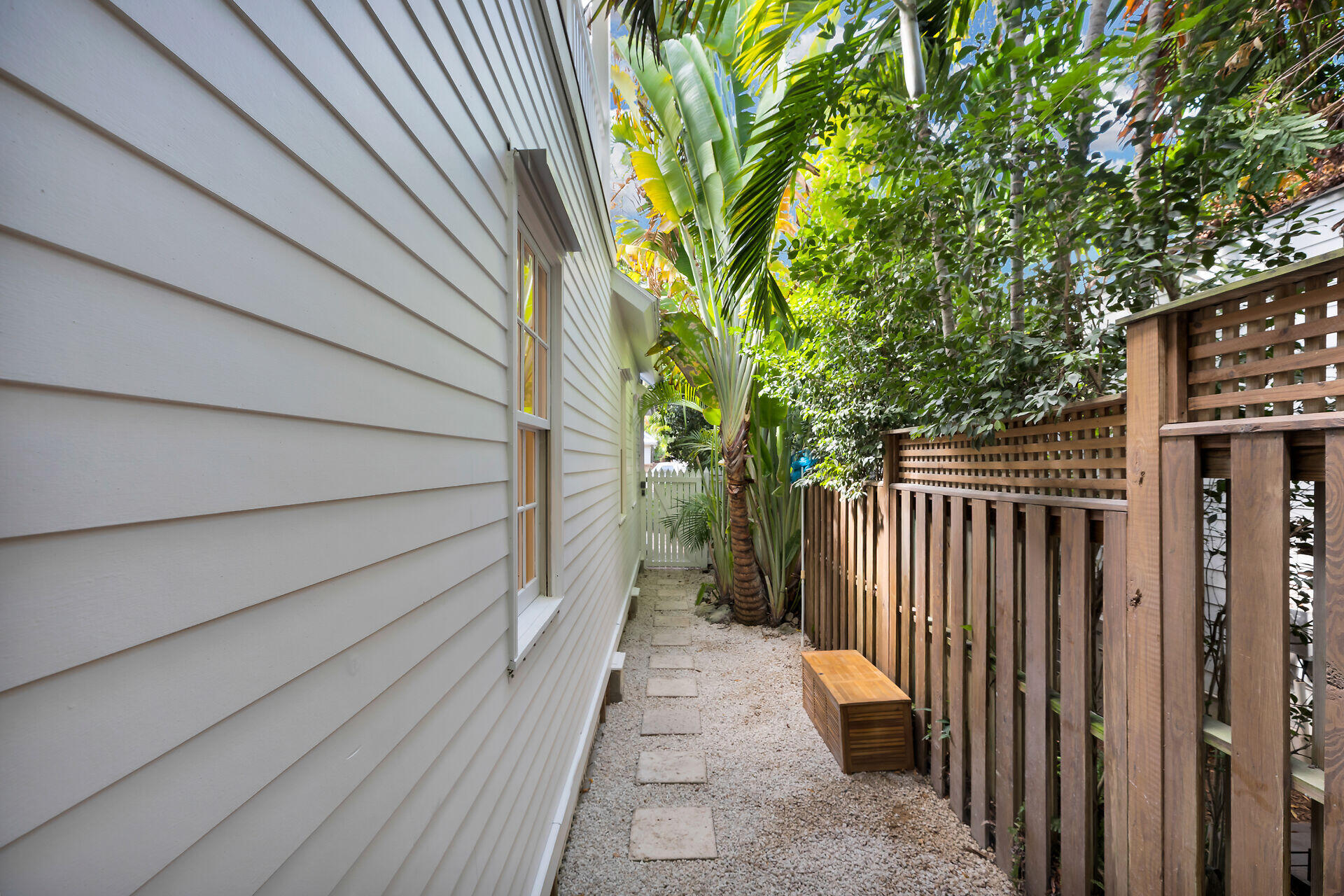 1033 Catherine Street Property Photo 31