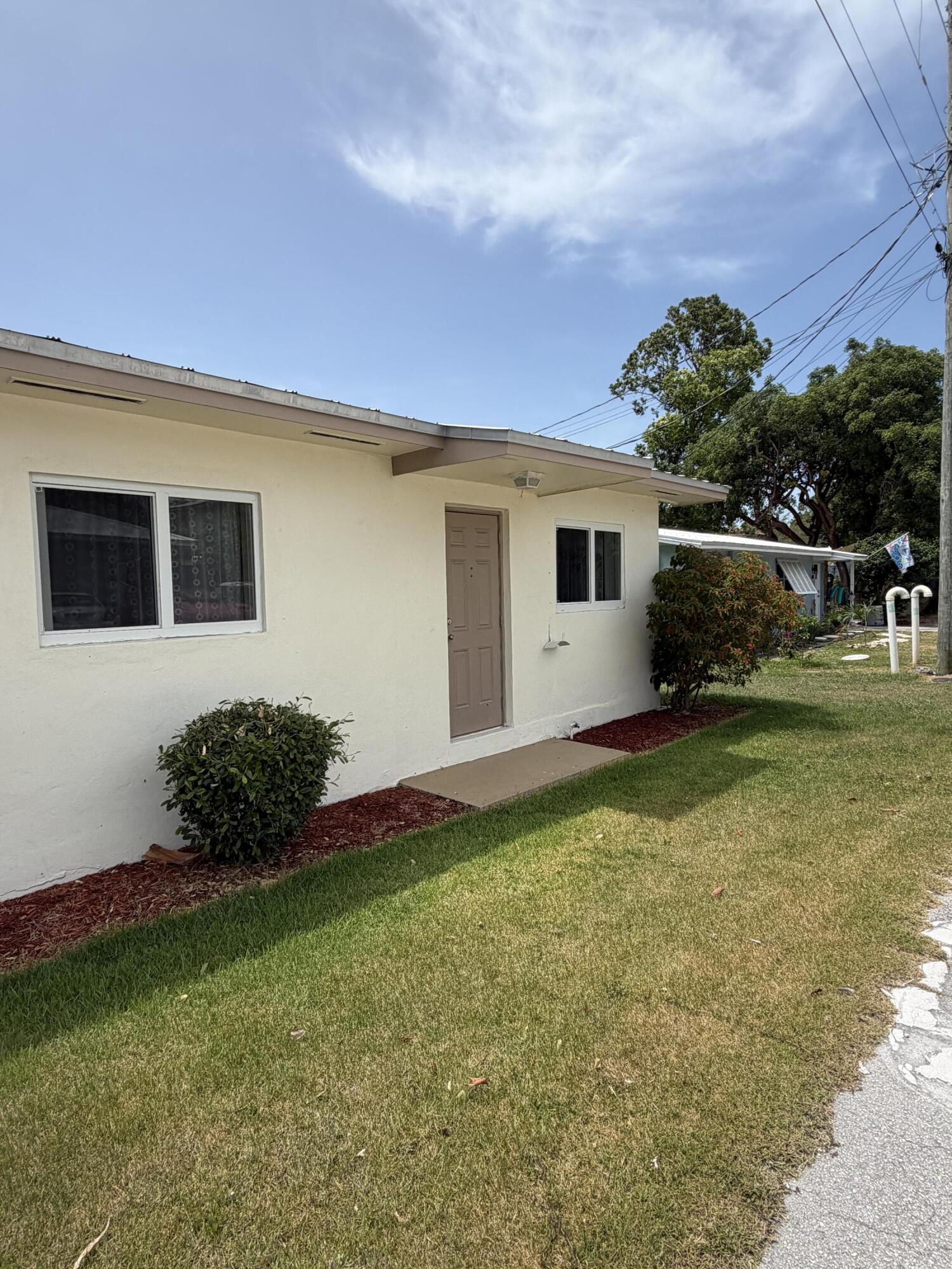 107 Rock Harbor Drive Property Photo 2
