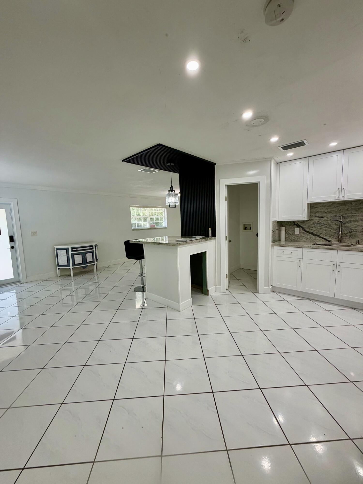107 Rock Harbor Drive Property Photo 9