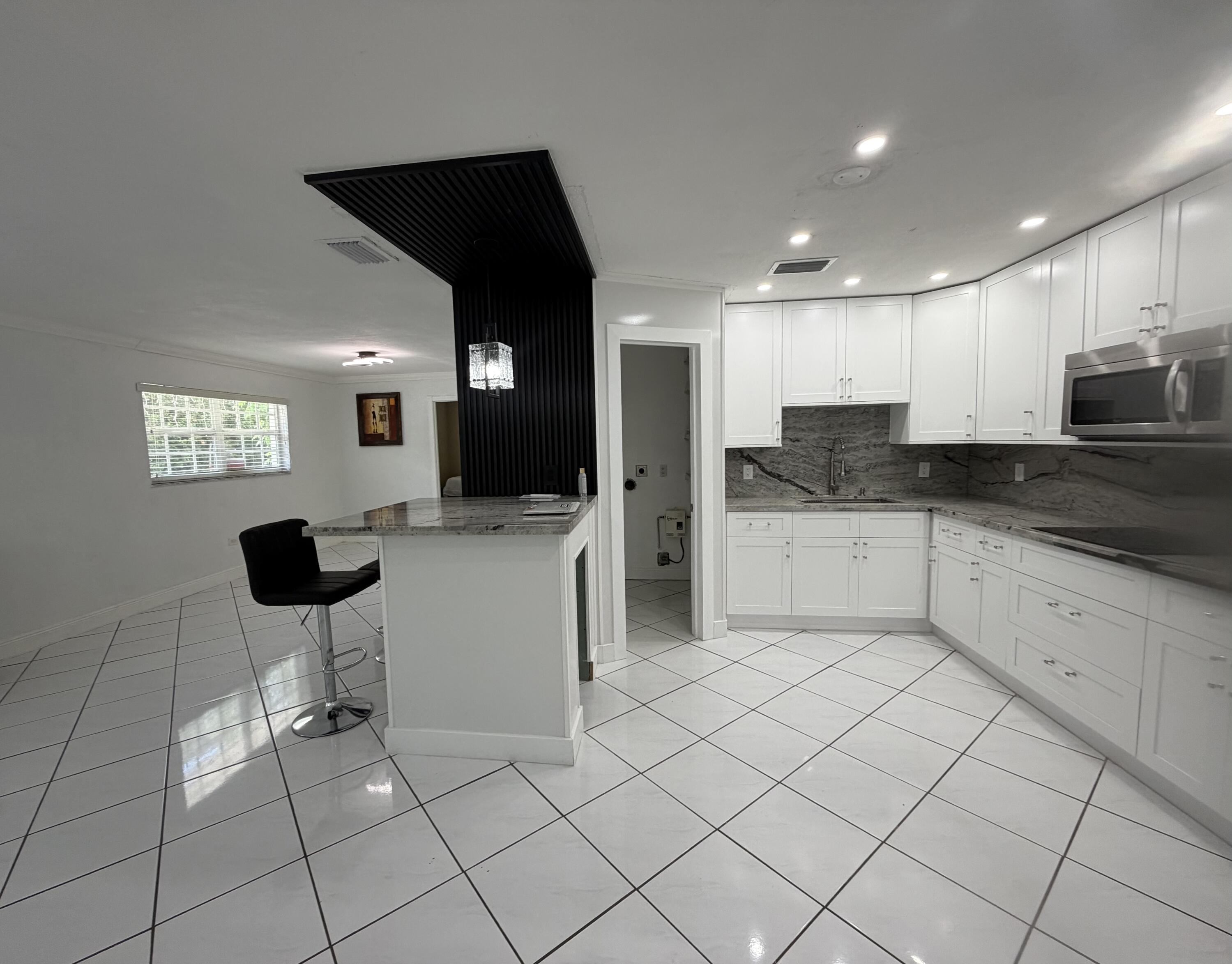 107 Rock Harbor Drive Property Photo 10