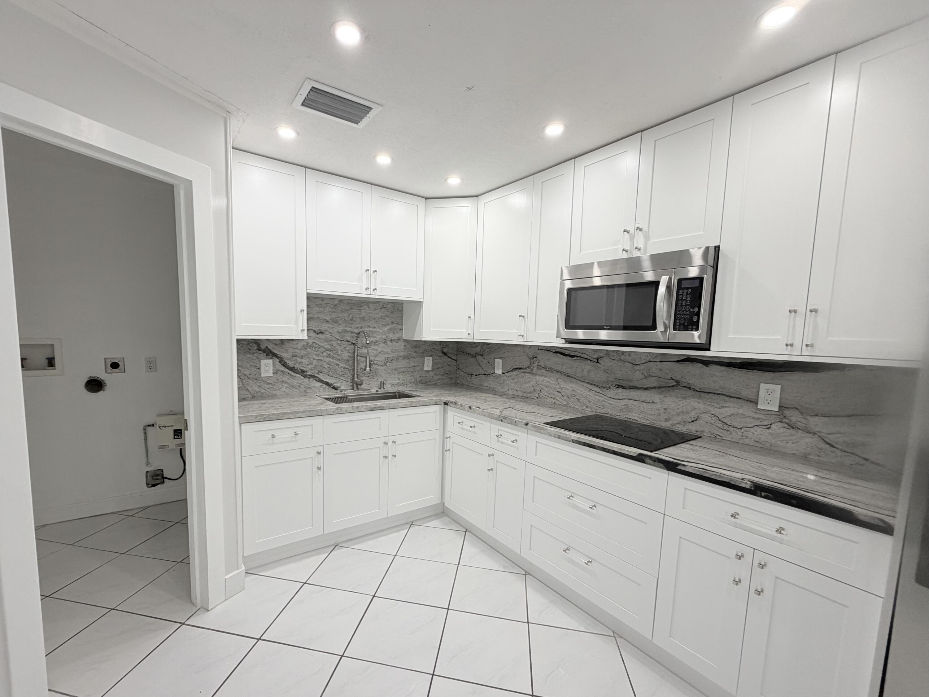 107 Rock Harbor Drive Property Photo 12