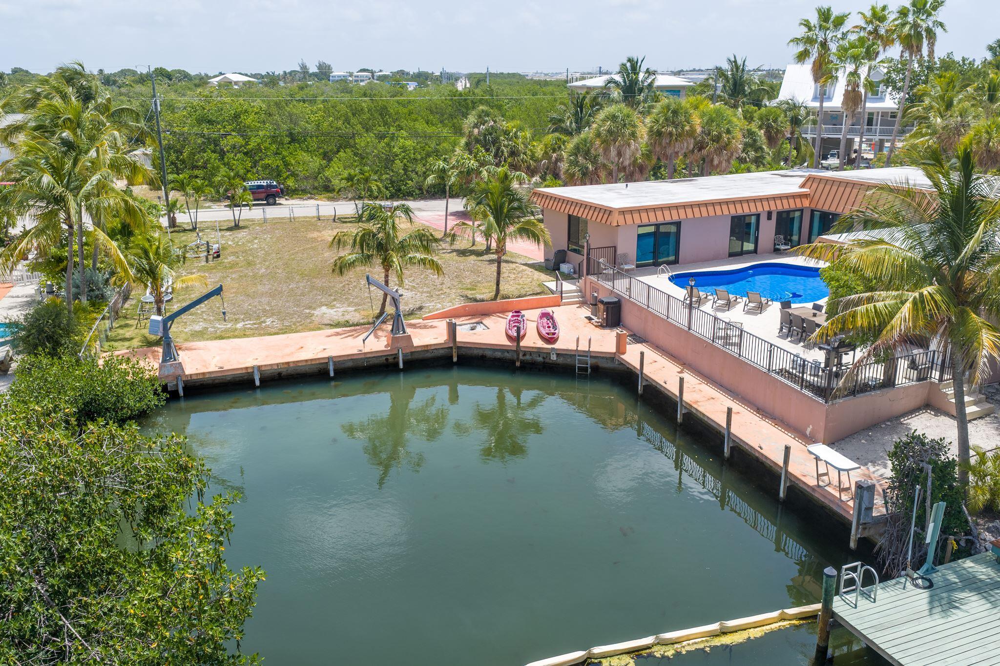 555 70th Street Gulf Property Photo 3