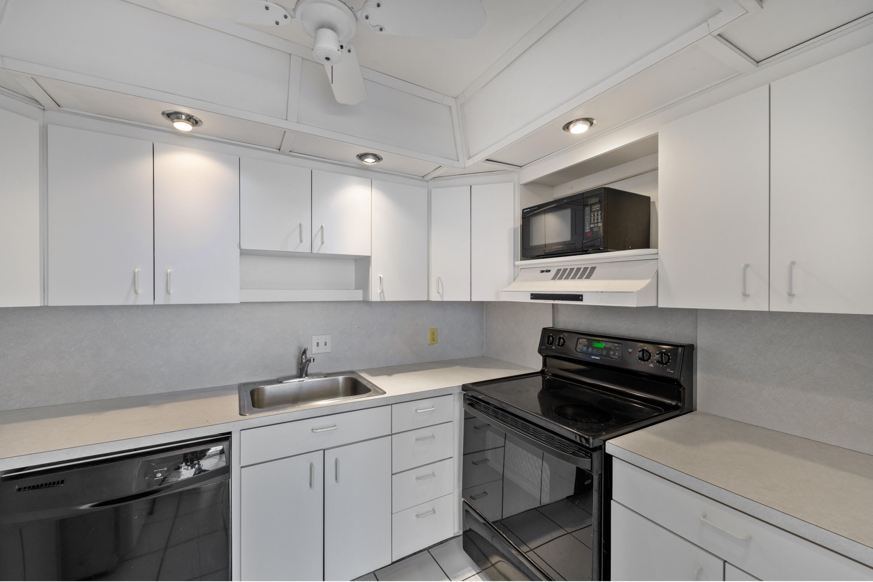 2000 Coco Plum Drive 106 Property Photo 7