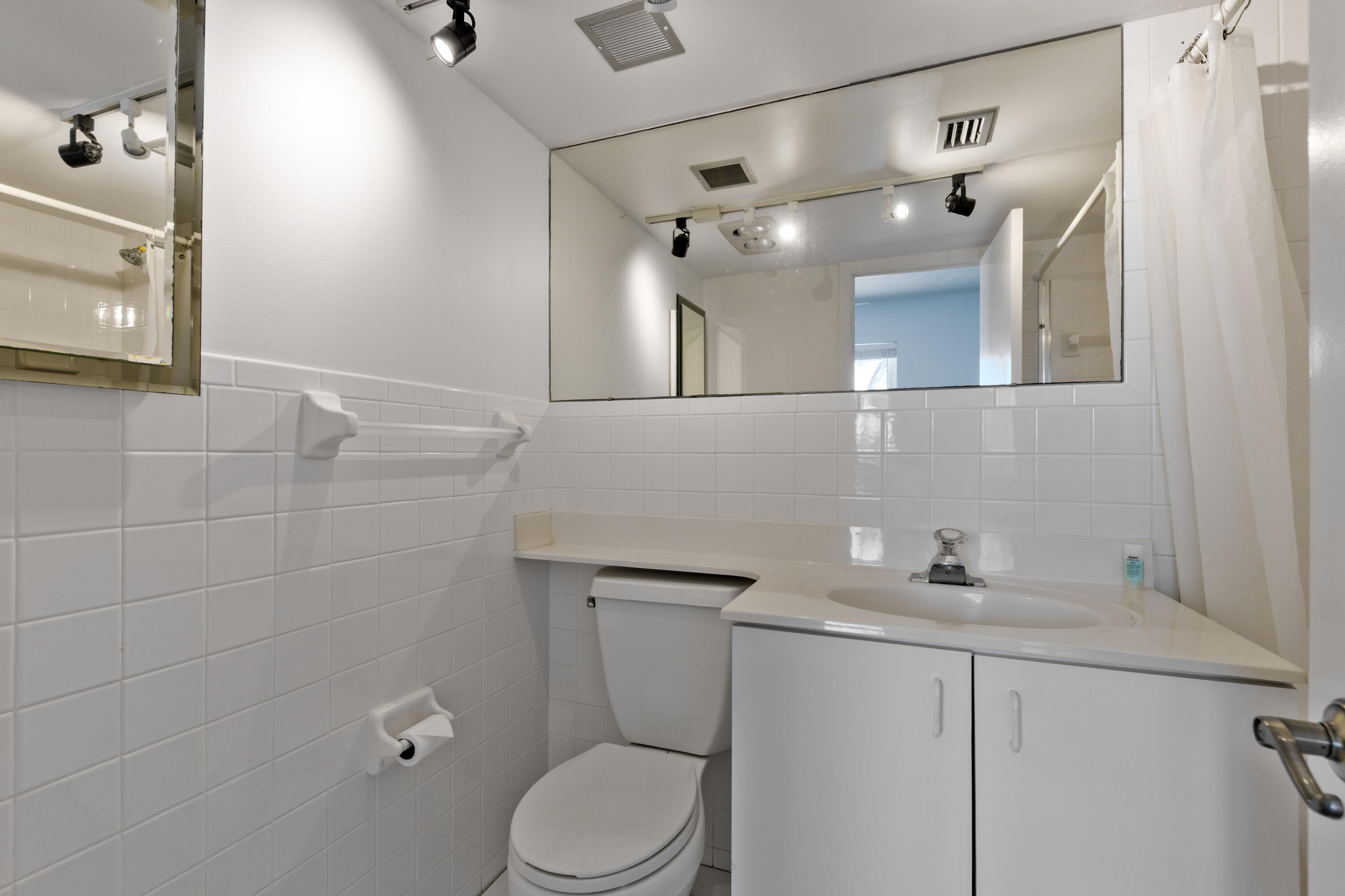 2000 Coco Plum Drive 106 Property Photo 14