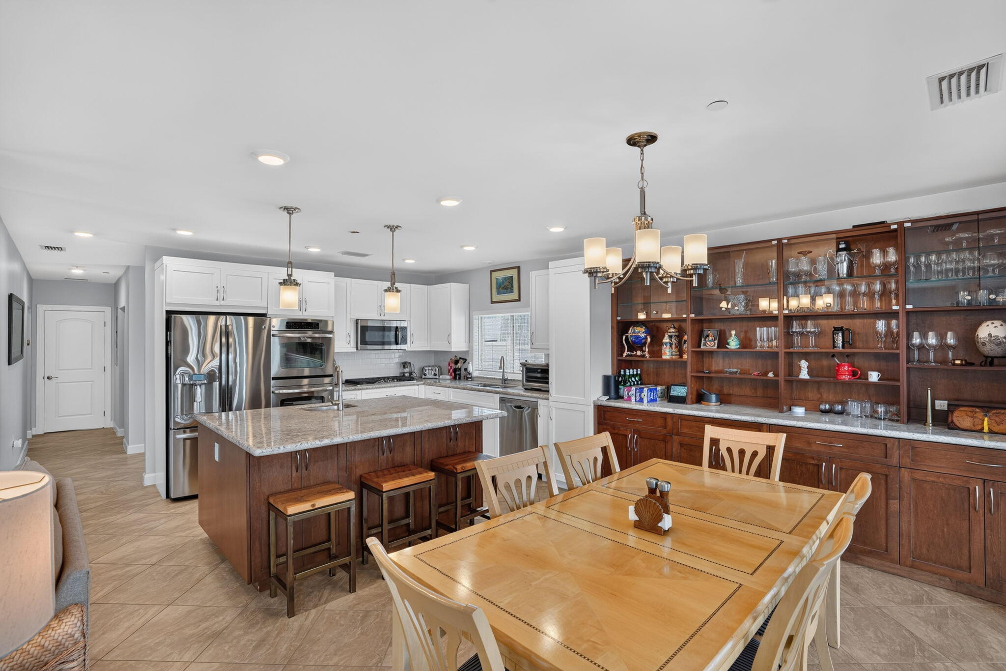 1608 Monmouth Lane Property Photo 7