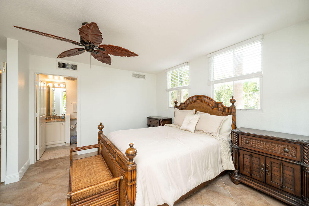 33 Seaside S Court Property Photo 11