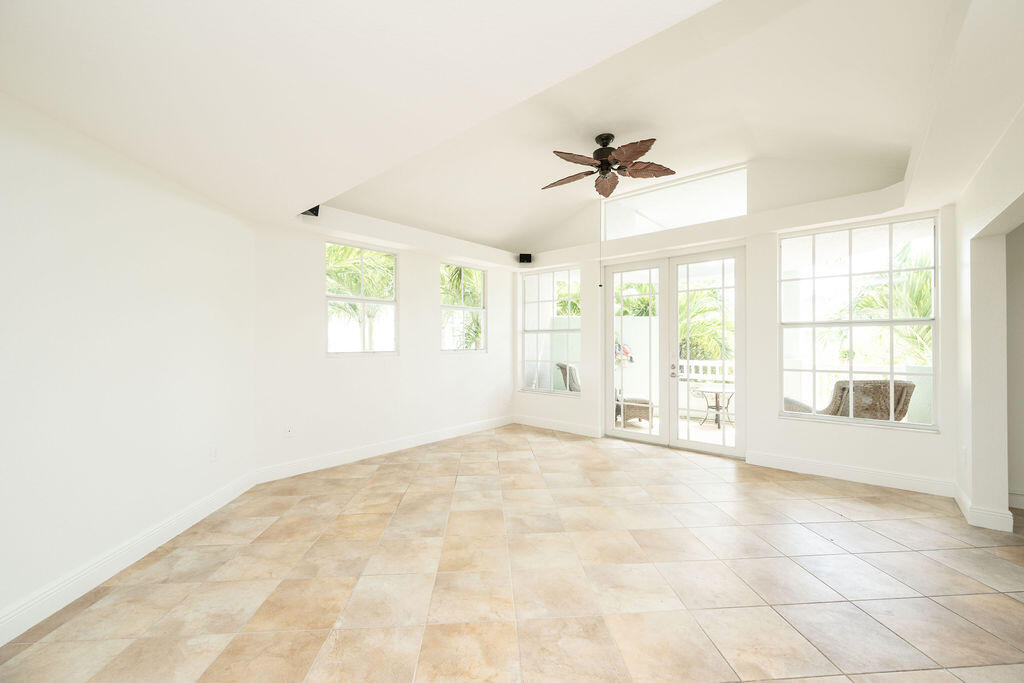 33 Seaside S Court Property Photo 16