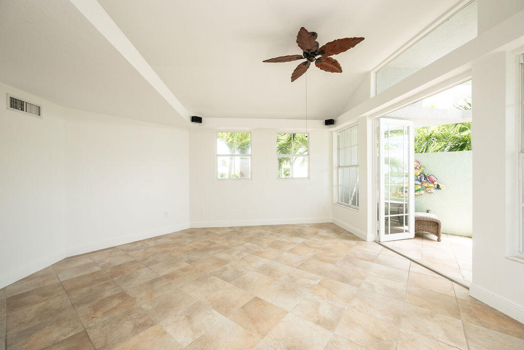 33 Seaside S Court Property Photo 17