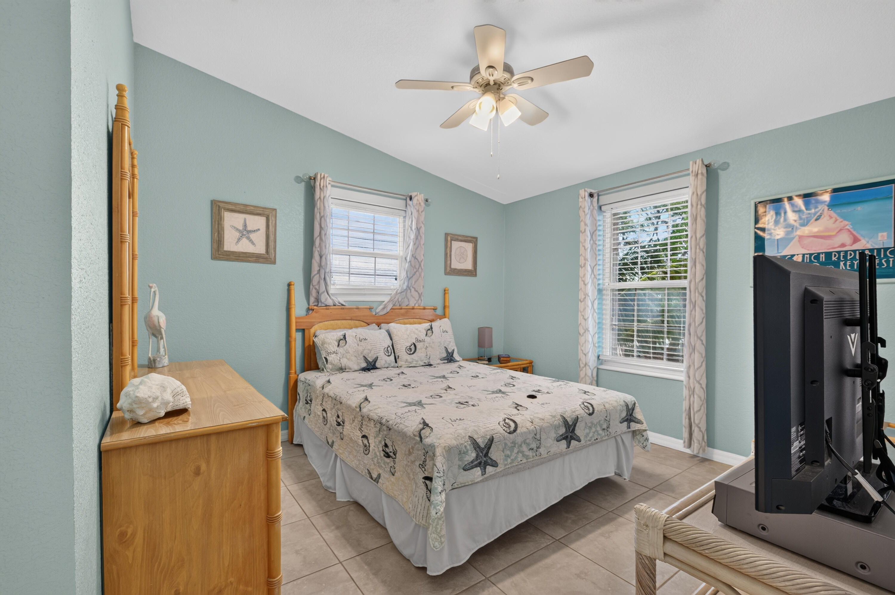 342 Spanish Main Drive Property Photo 5