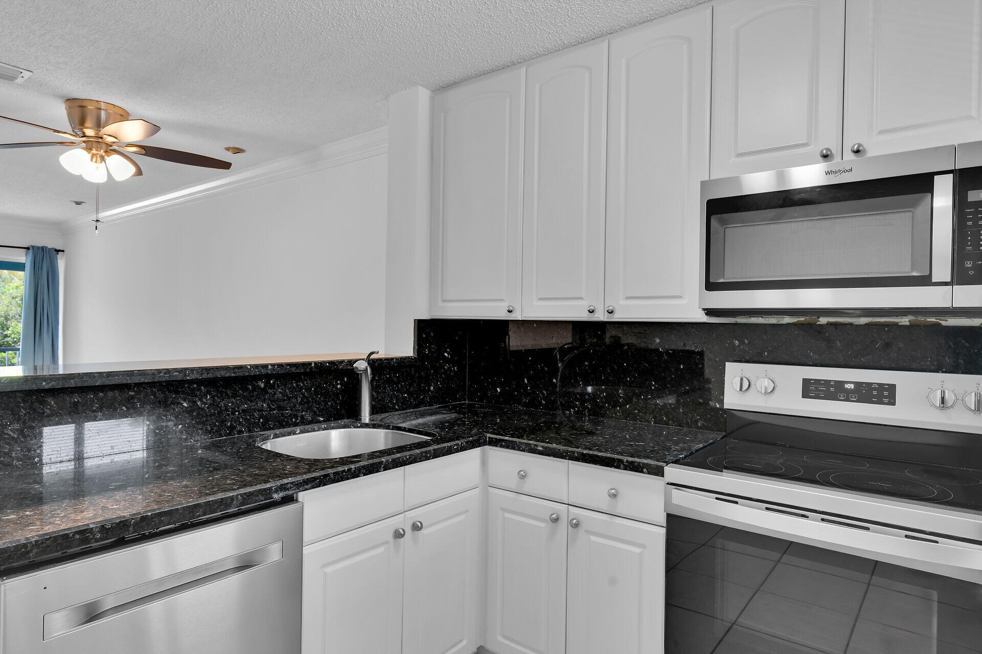 98402 Windward Avenue Property Photo 3