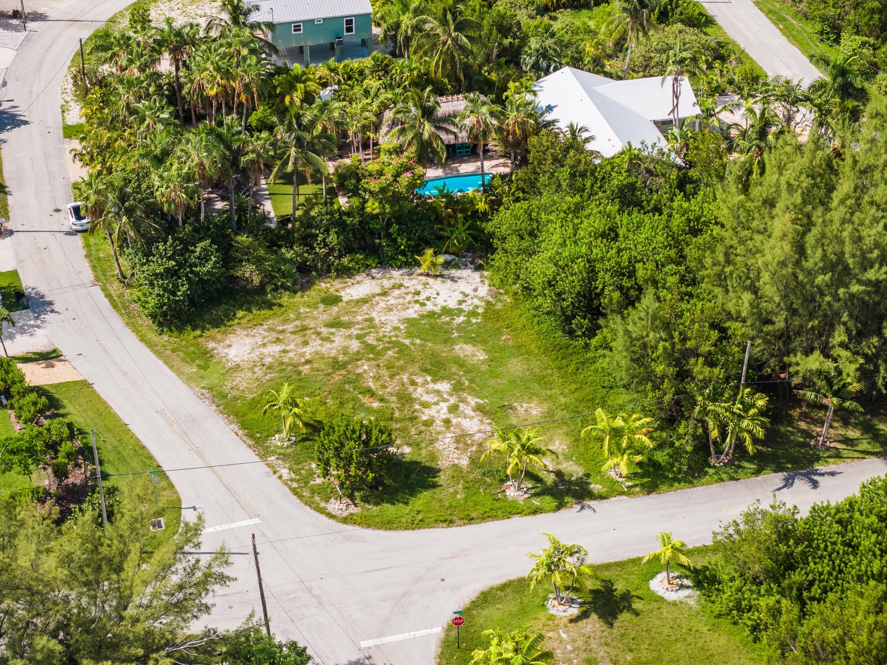 101 S Bahama Drive Property Photo 4