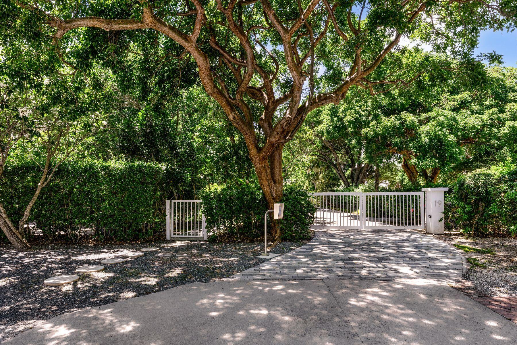 19 Avacado Street Property Photo 54