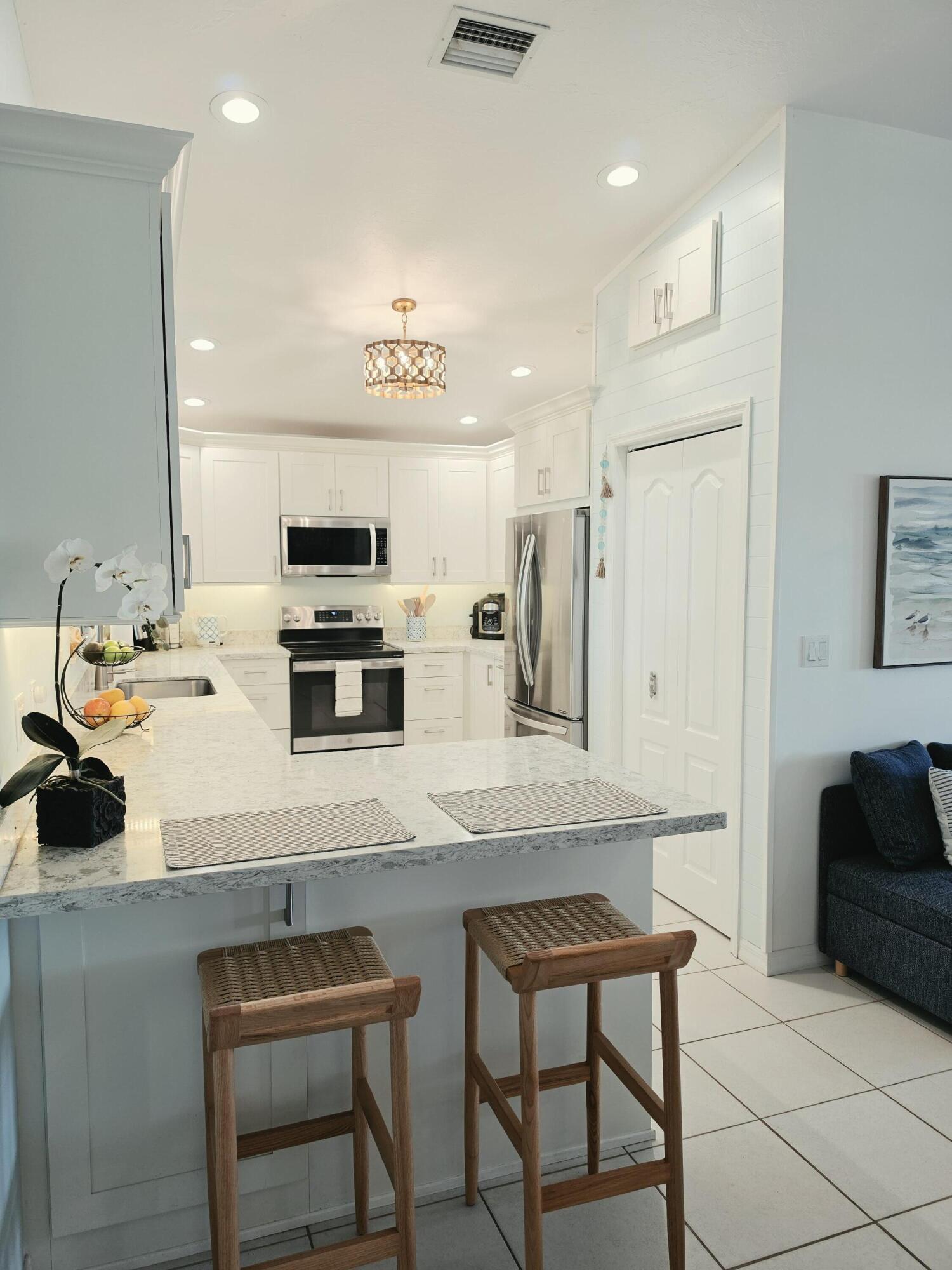 673 Indies Road Property Photo 8