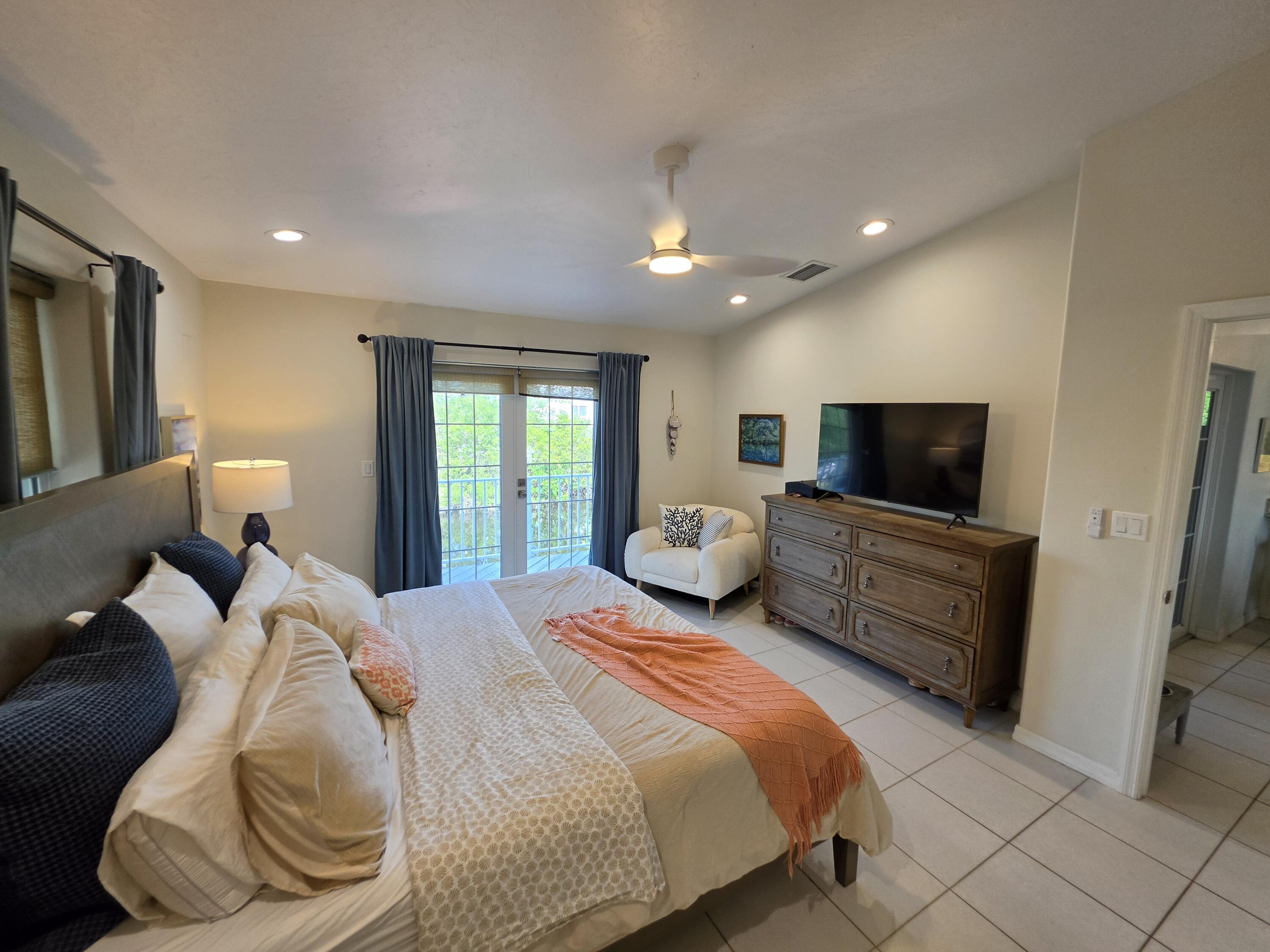 673 Indies Road Property Photo 14