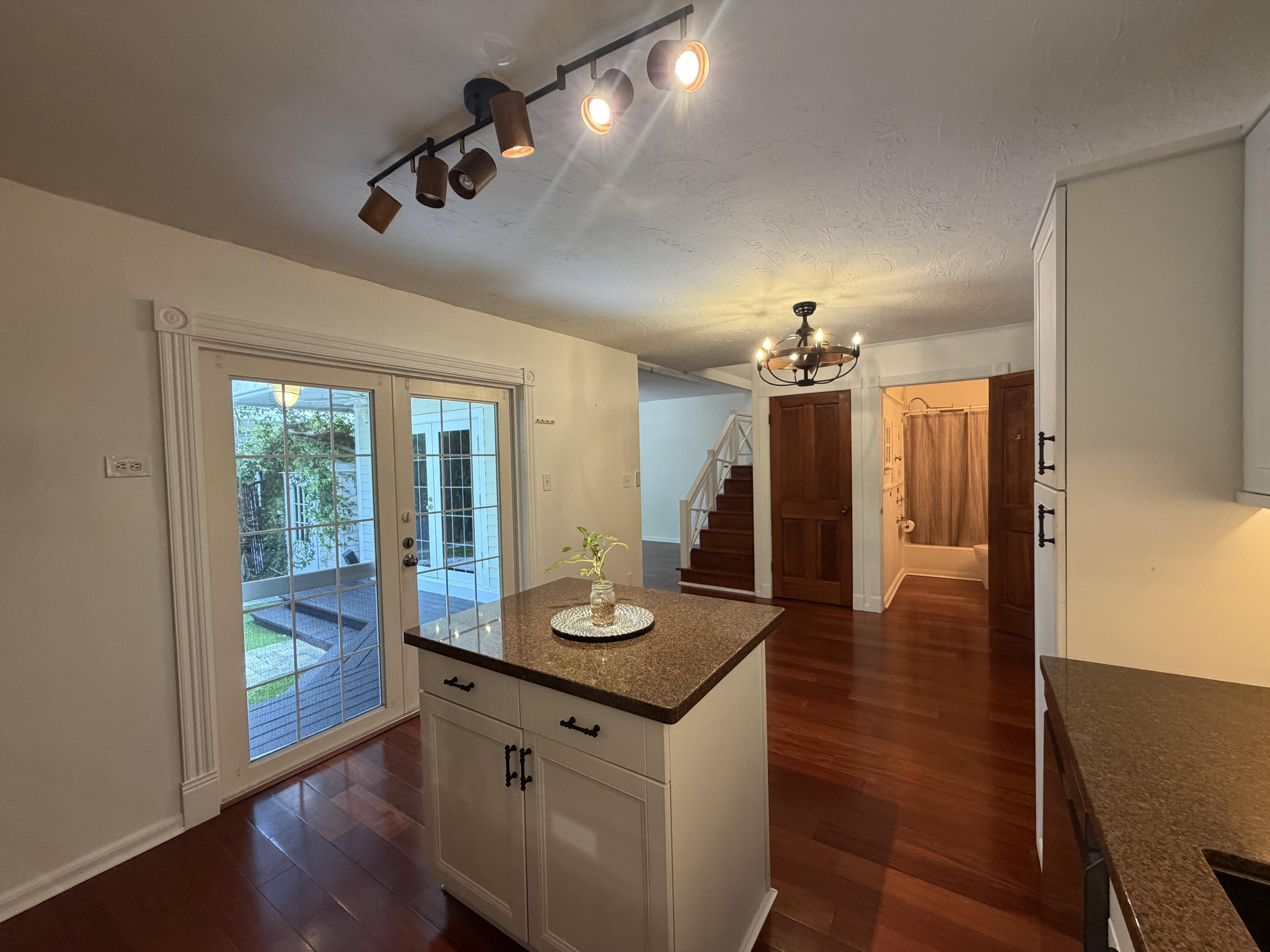3318 Harriet Avenue Property Photo 5