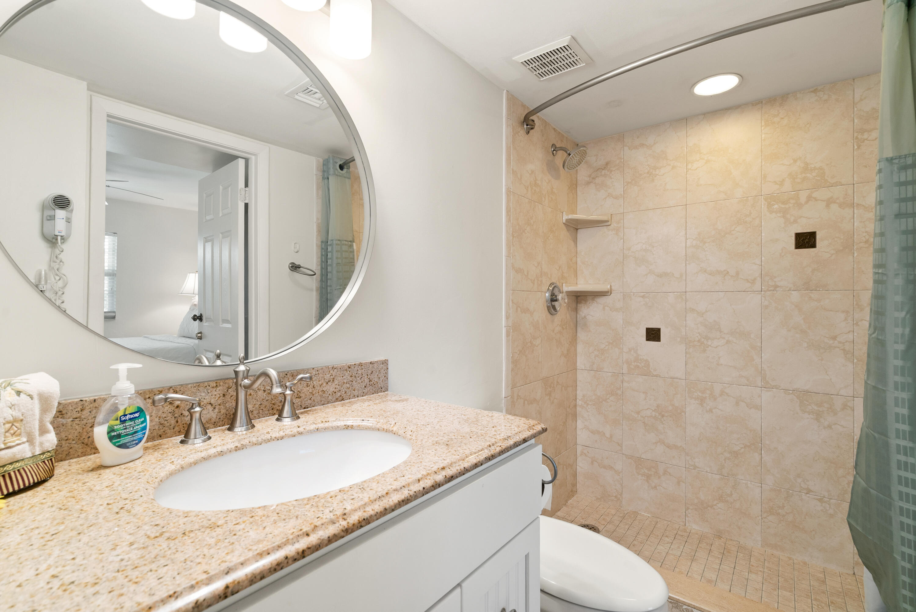 500 Burton Drive 4206 Property Photo 7