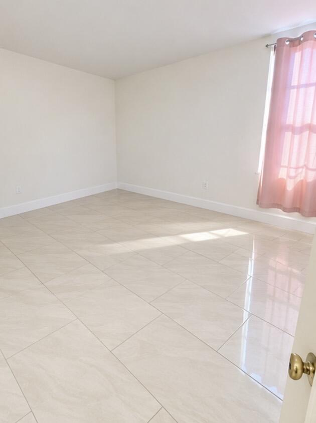 3312 N Northside Drive 607 Property Photo 2