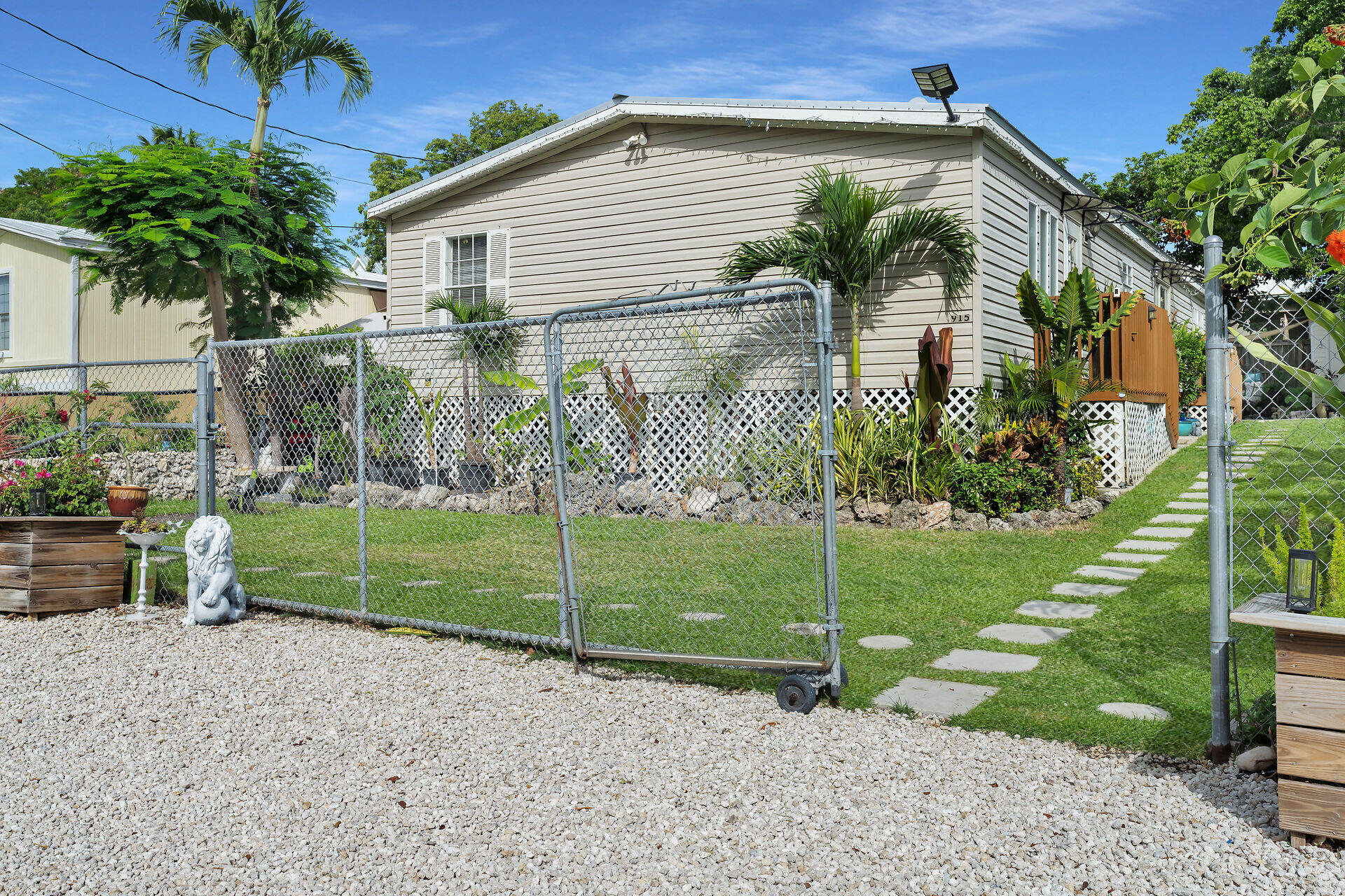 915 Plantation Road Property Photo 3