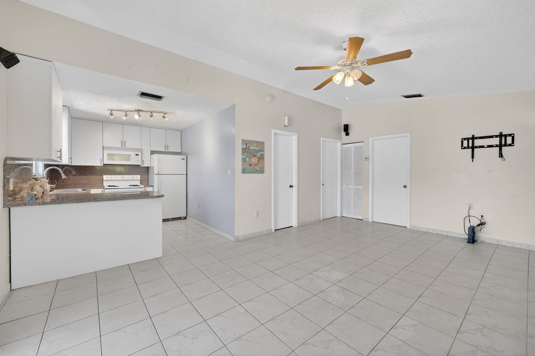 414 N Mahogany Avenue Property Photo 14
