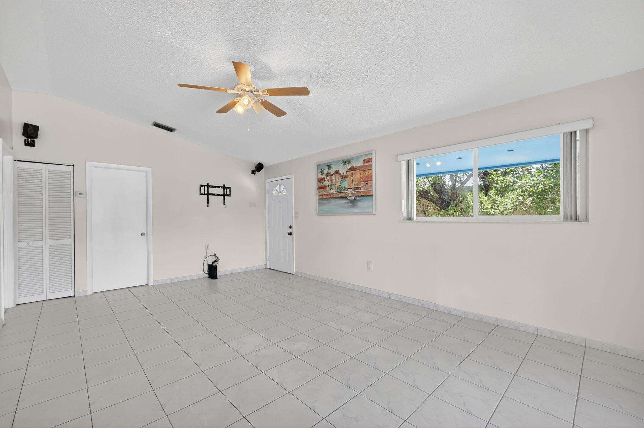 414 N Mahogany Avenue Property Photo 16