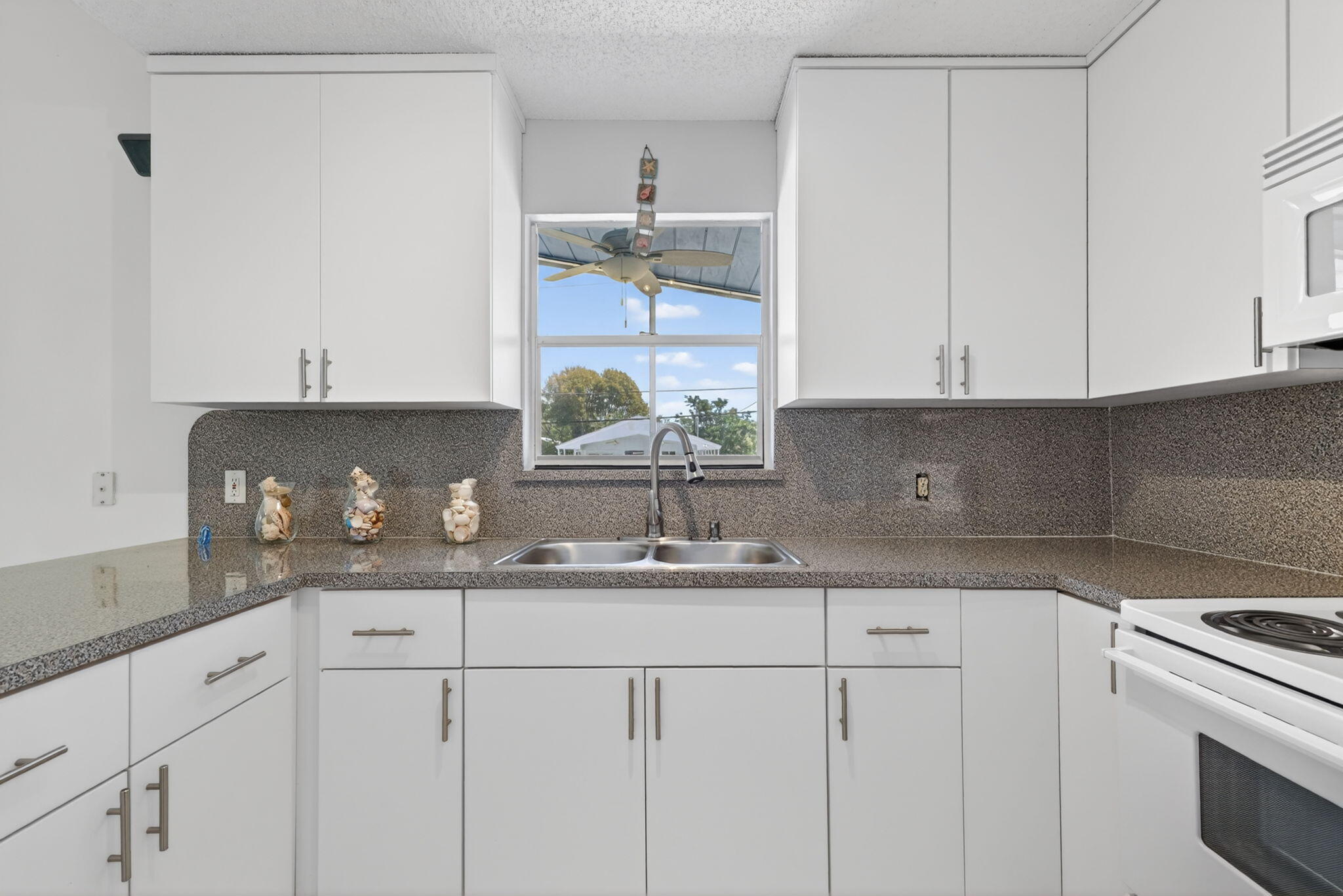 414 N Mahogany Avenue Property Photo 17