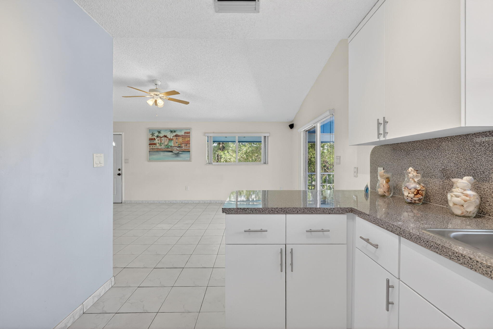 414 N Mahogany Avenue Property Photo 18