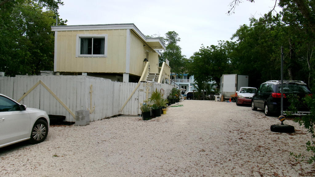 956 Shaw Drive Property Photo 1