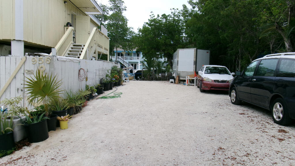 956 Shaw Drive Property Photo 2