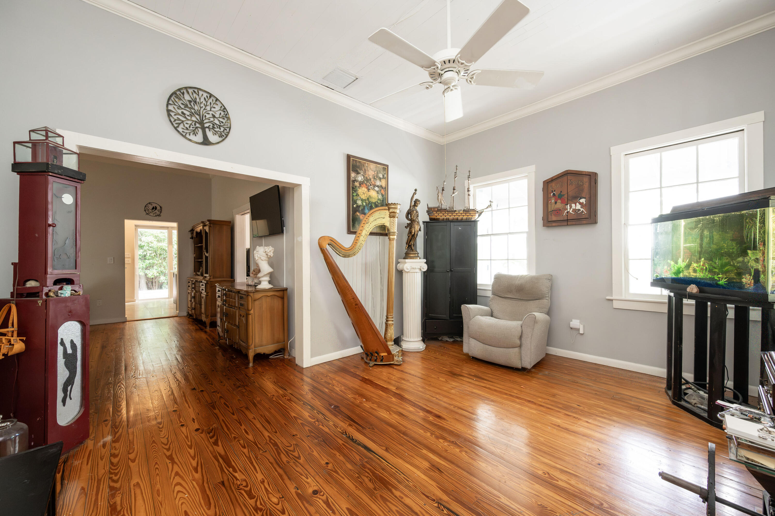 1407 Petronia Street Property Photo 6