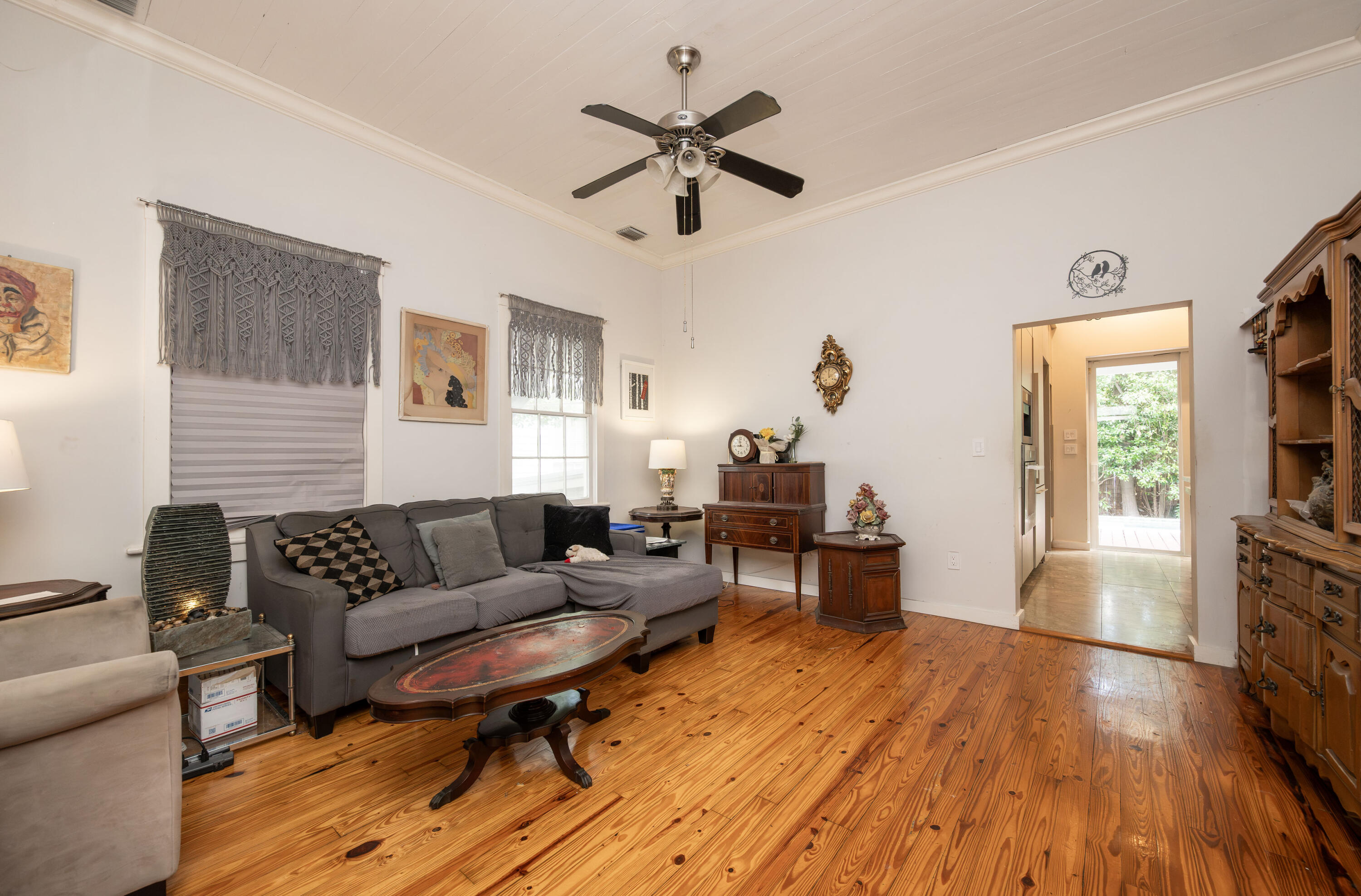 1407 Petronia Street Property Photo 11