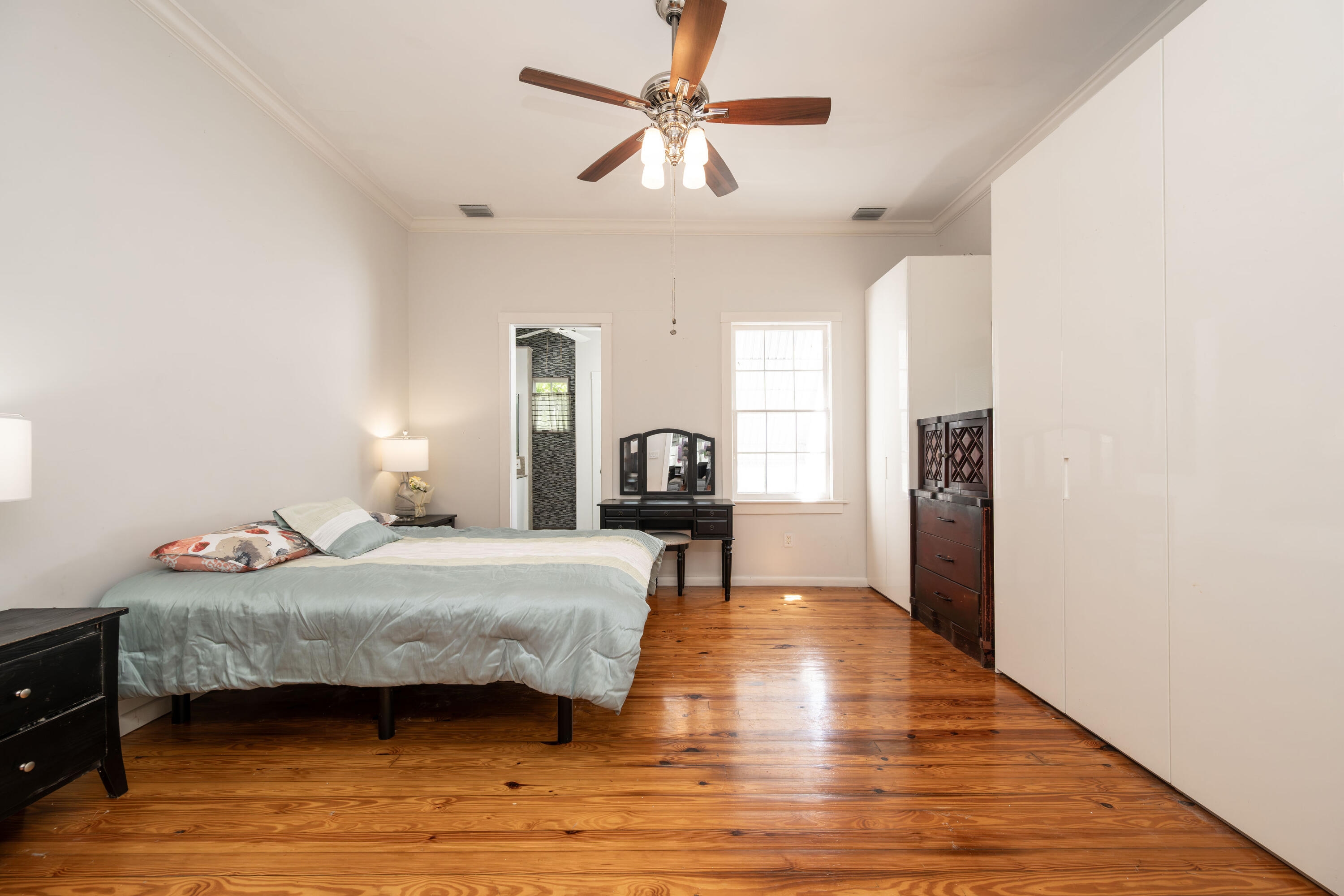 1407 Petronia Street Property Photo 13