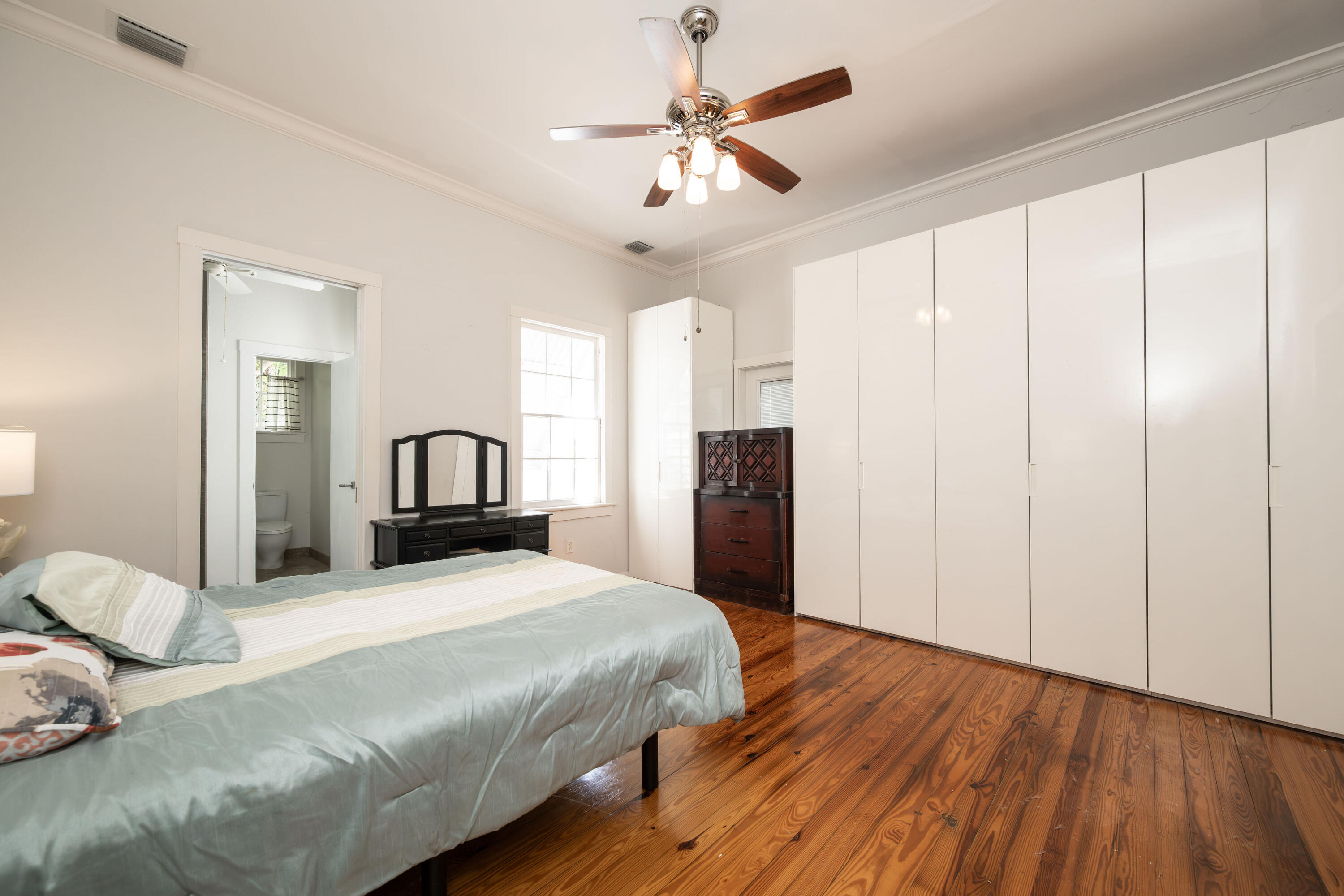 1407 Petronia Street Property Photo 14