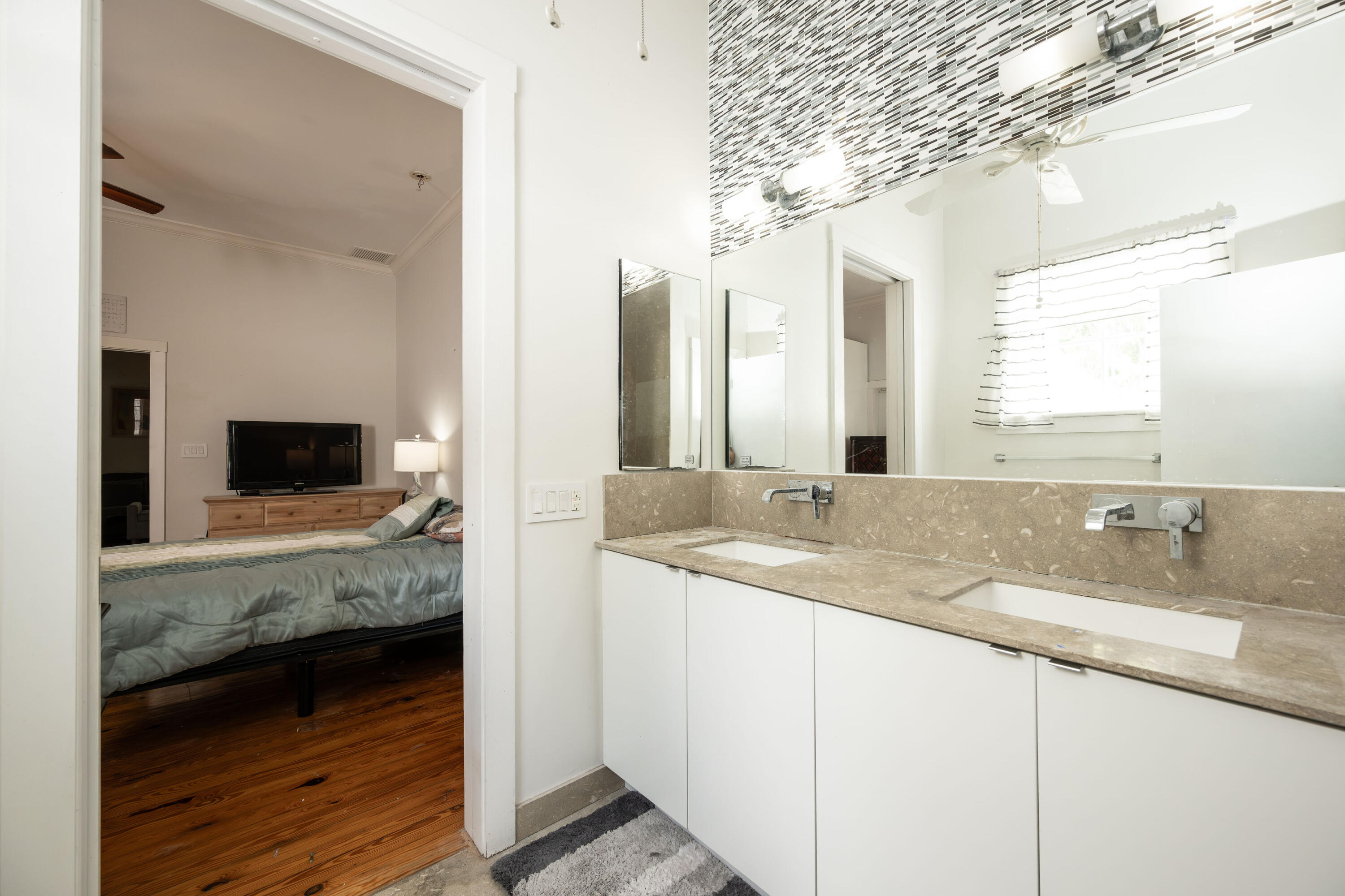 1407 Petronia Street Property Photo 19