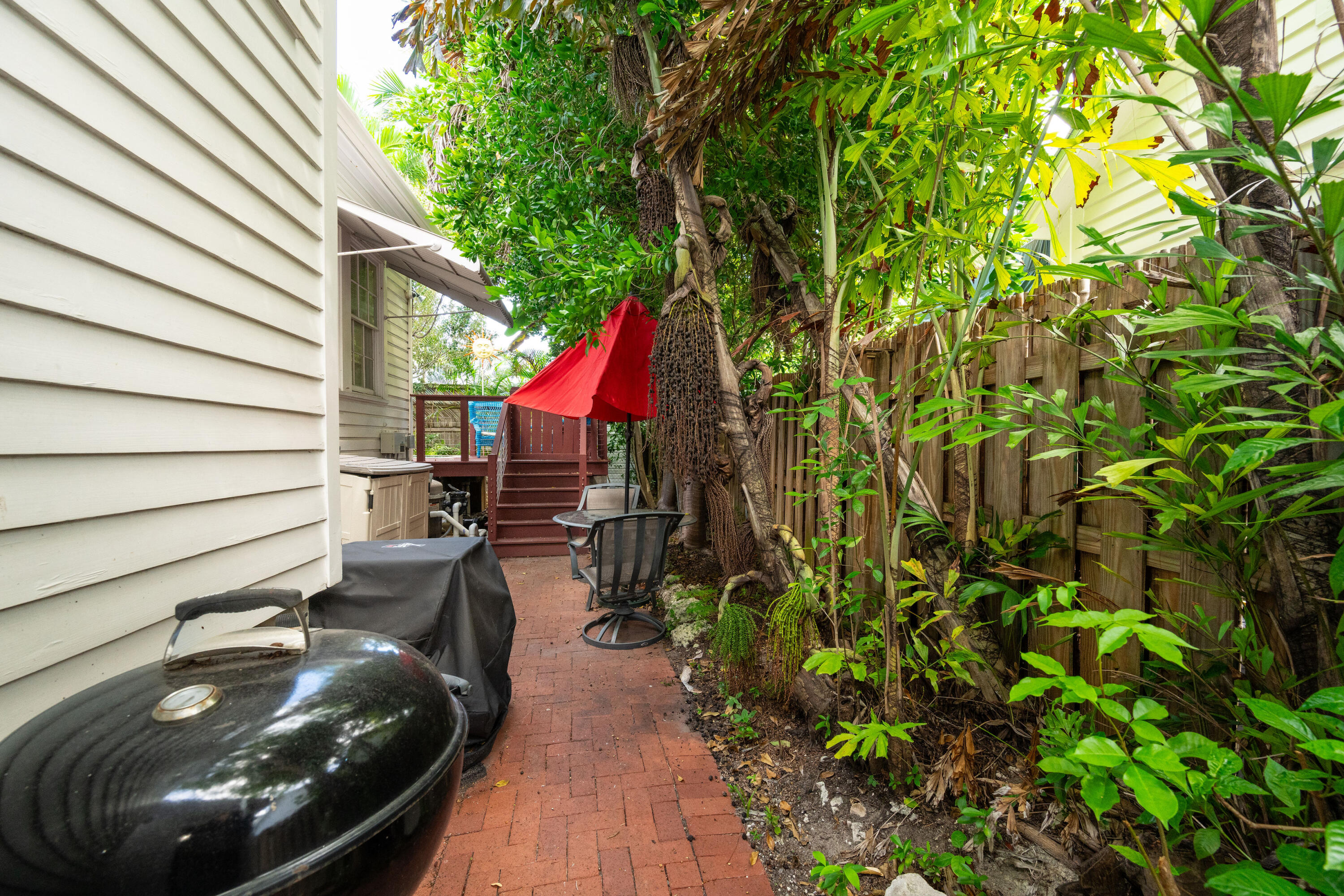 1407 Petronia Street Property Photo 34