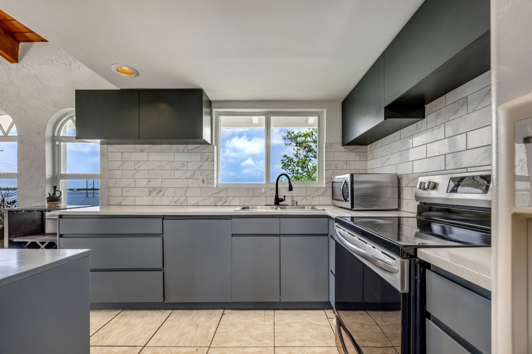32 Hilton Haven Road Apt 5 Property Photo 18