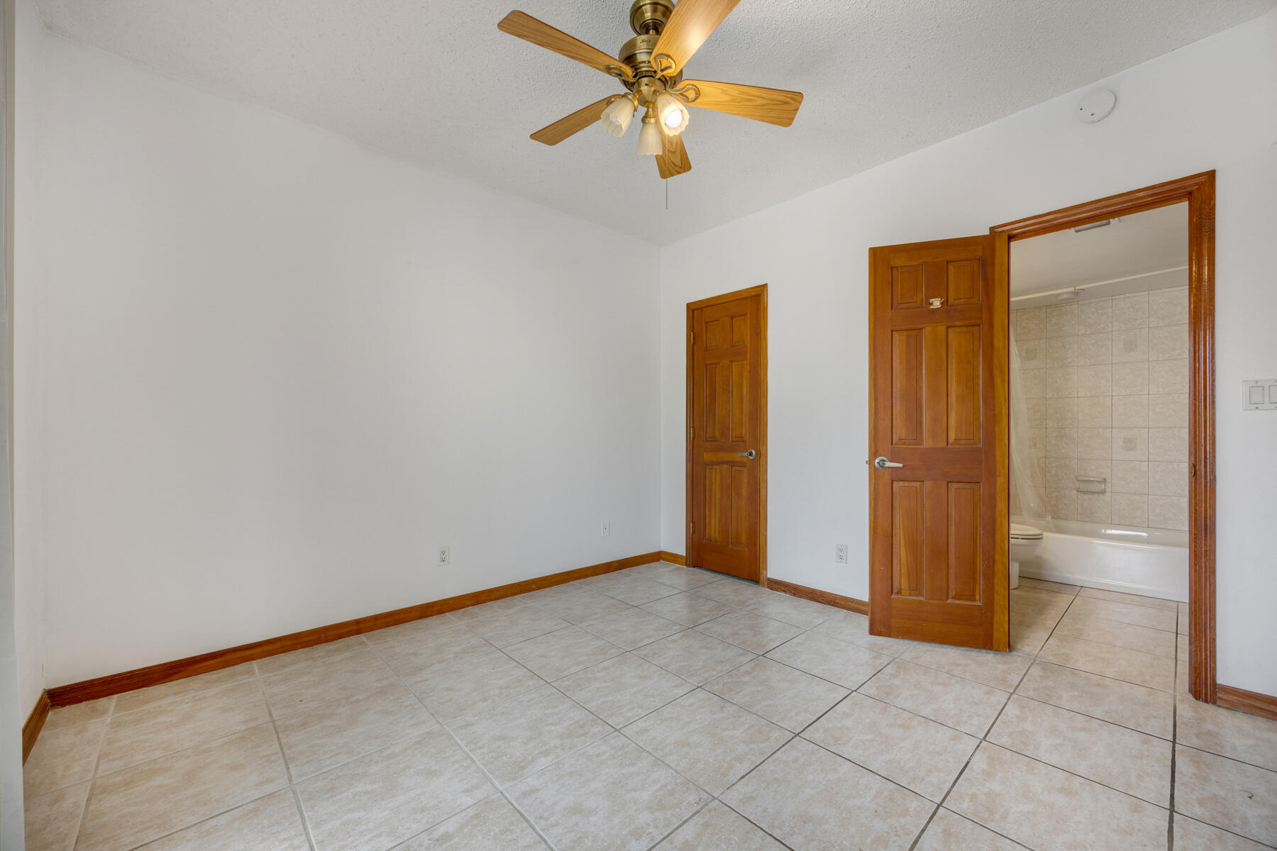 32 Hilton Haven Road Apt 5 Property Photo 27