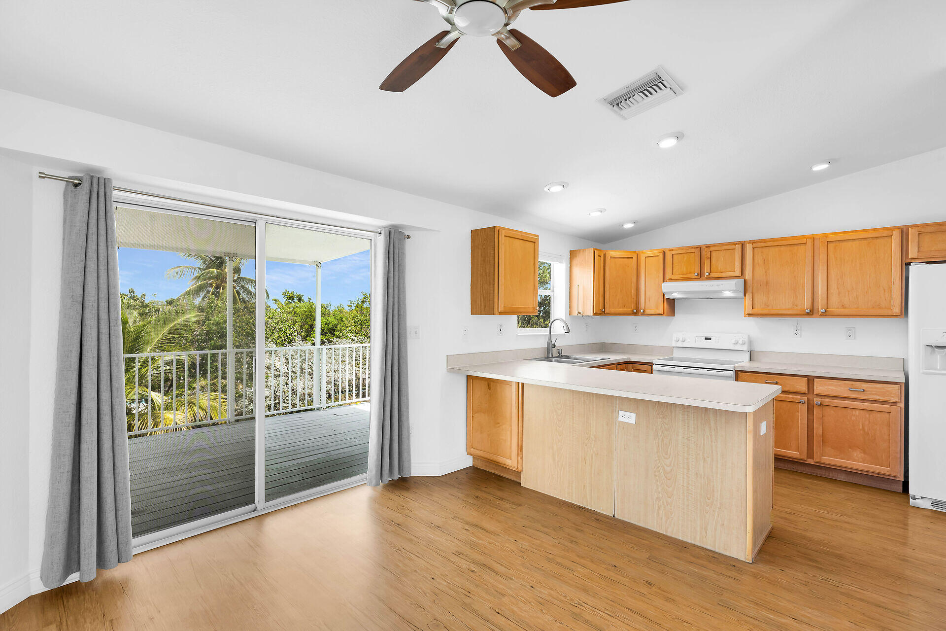 203 Peachtree Avenue Property Photo 4