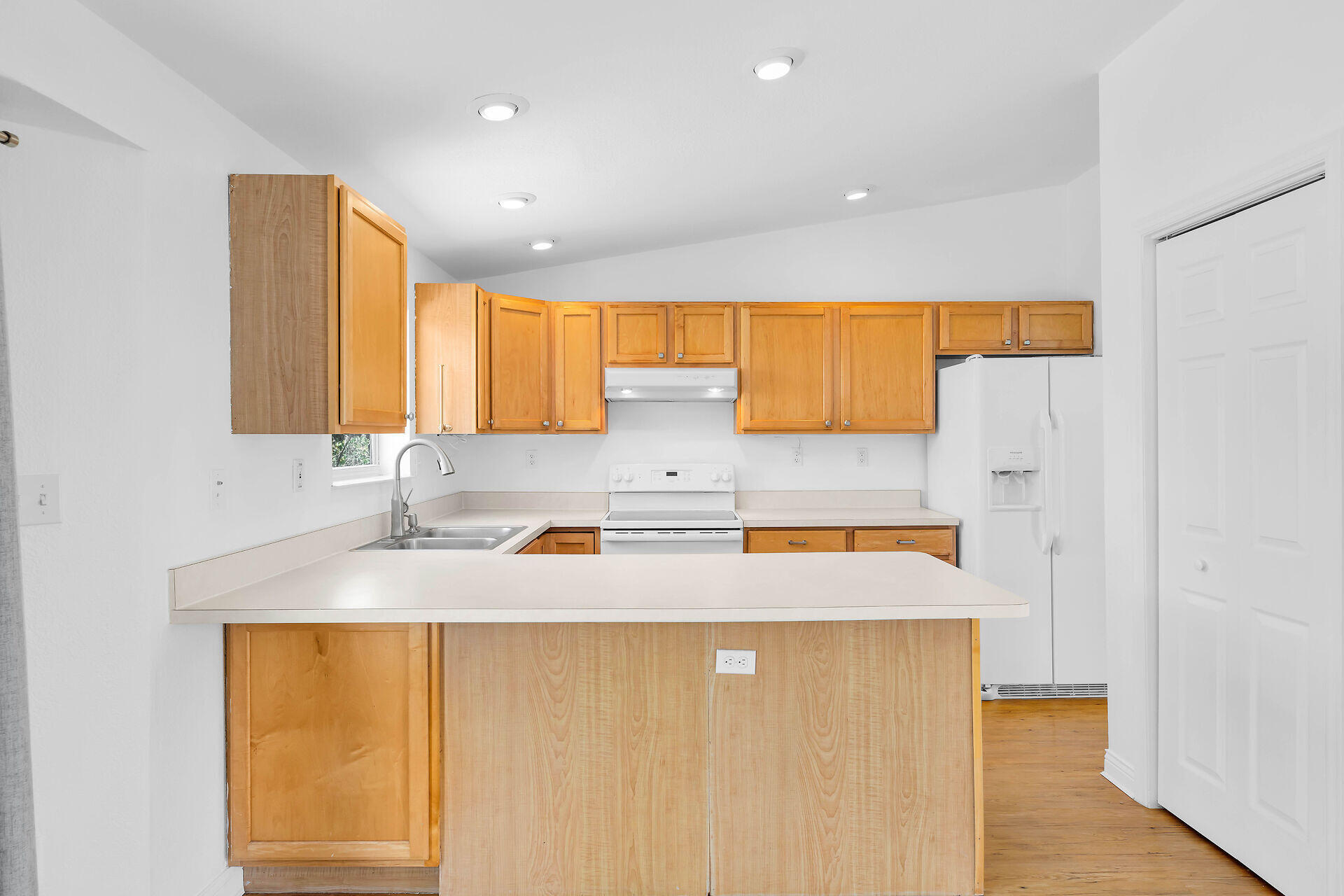 203 Peachtree Avenue Property Photo 18