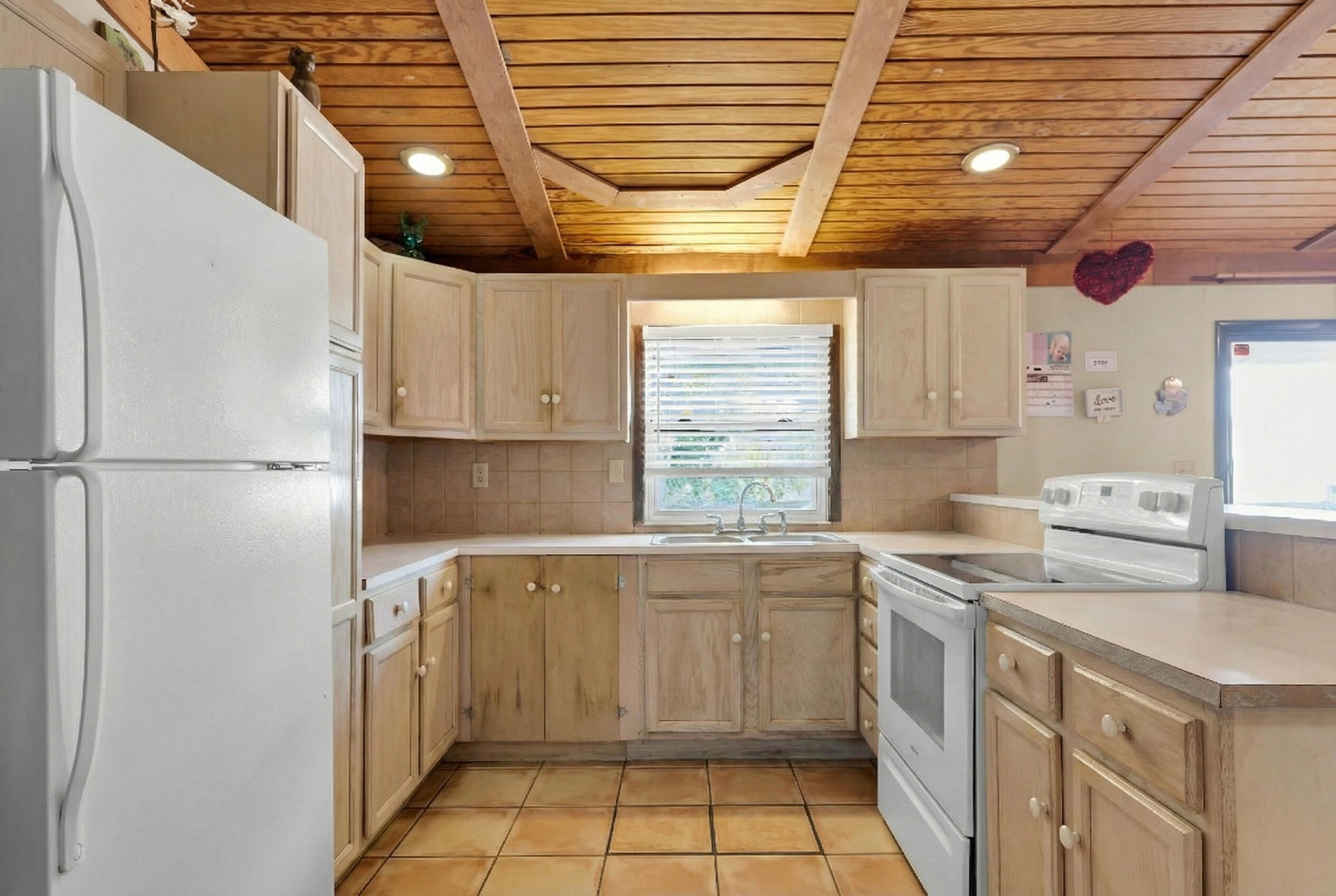 1614 Dennis Street Property Photo 4
