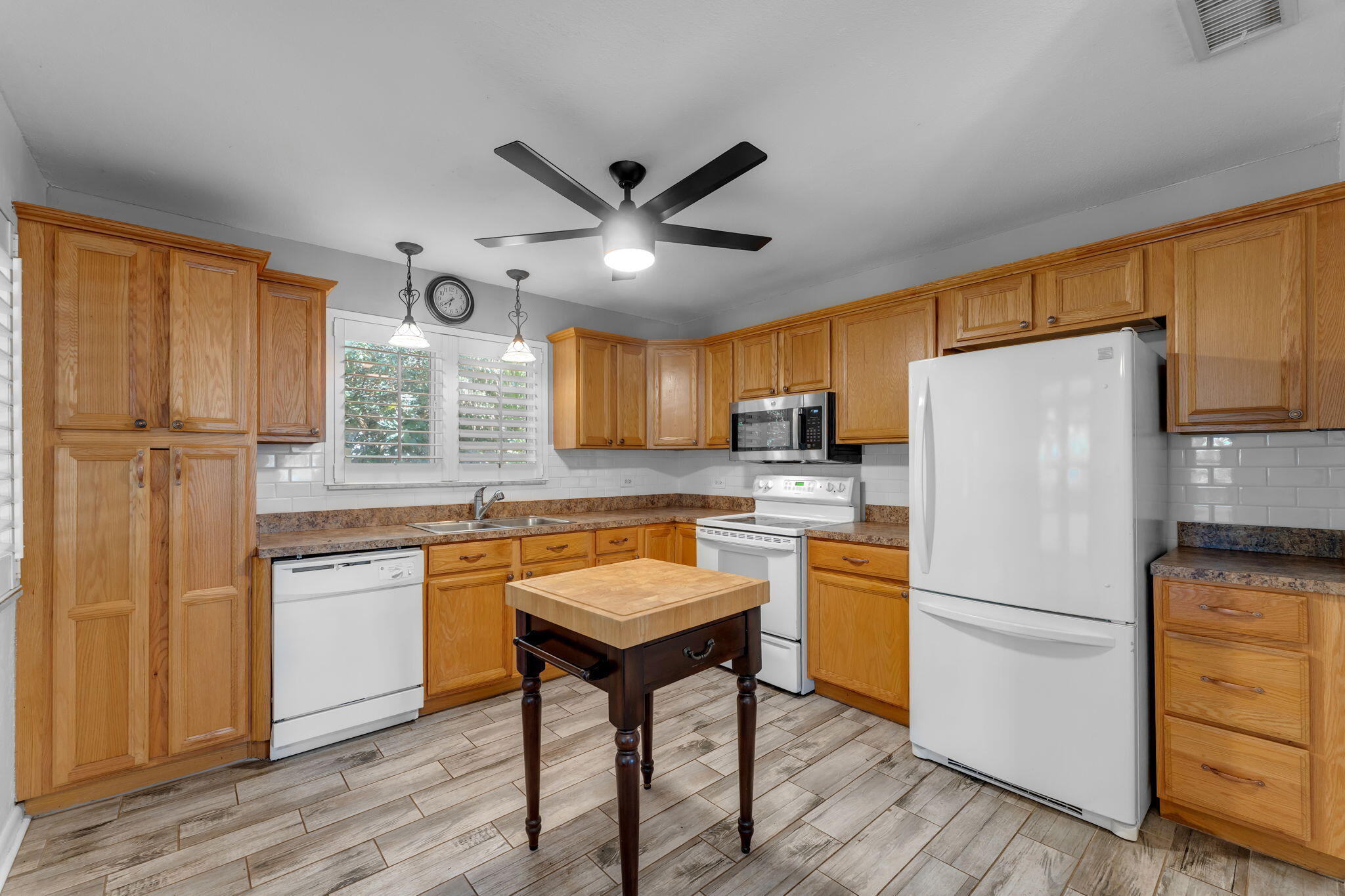 803 Brown Street Property Photo 2