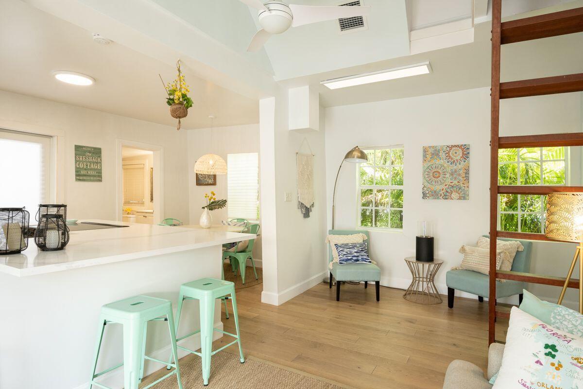 7 Thompson Lane Property Photo 3